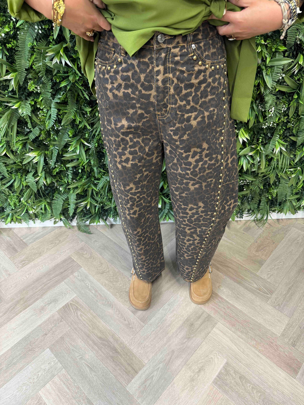 Jewelly panter print met studs balloon fit camel