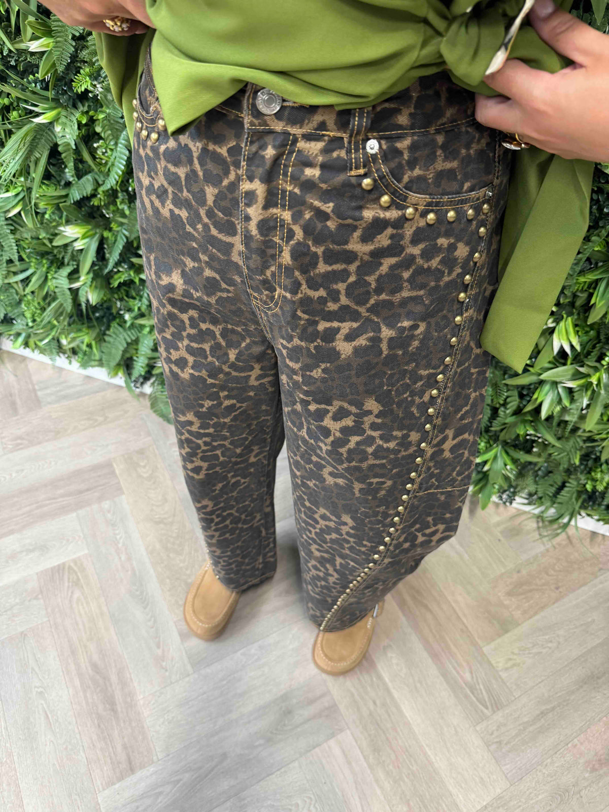 Jewelly panter print met studs balloon fit camel
