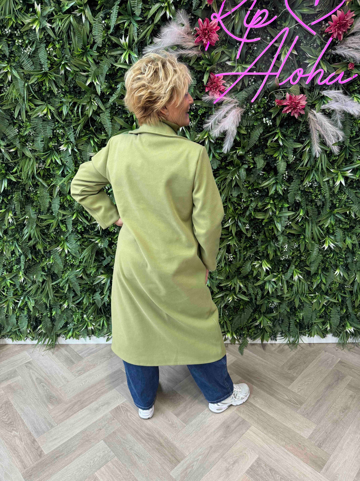 Manteljas uni lime