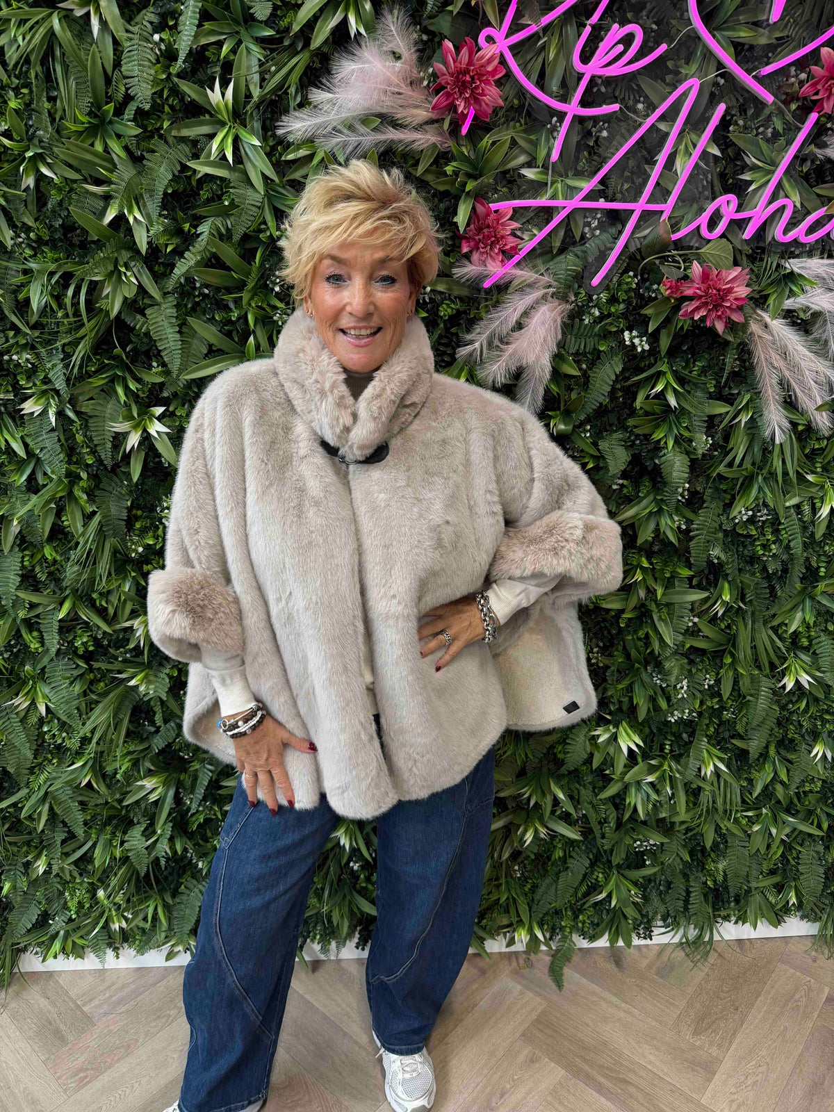 Faux fur jas korte mouwen beige