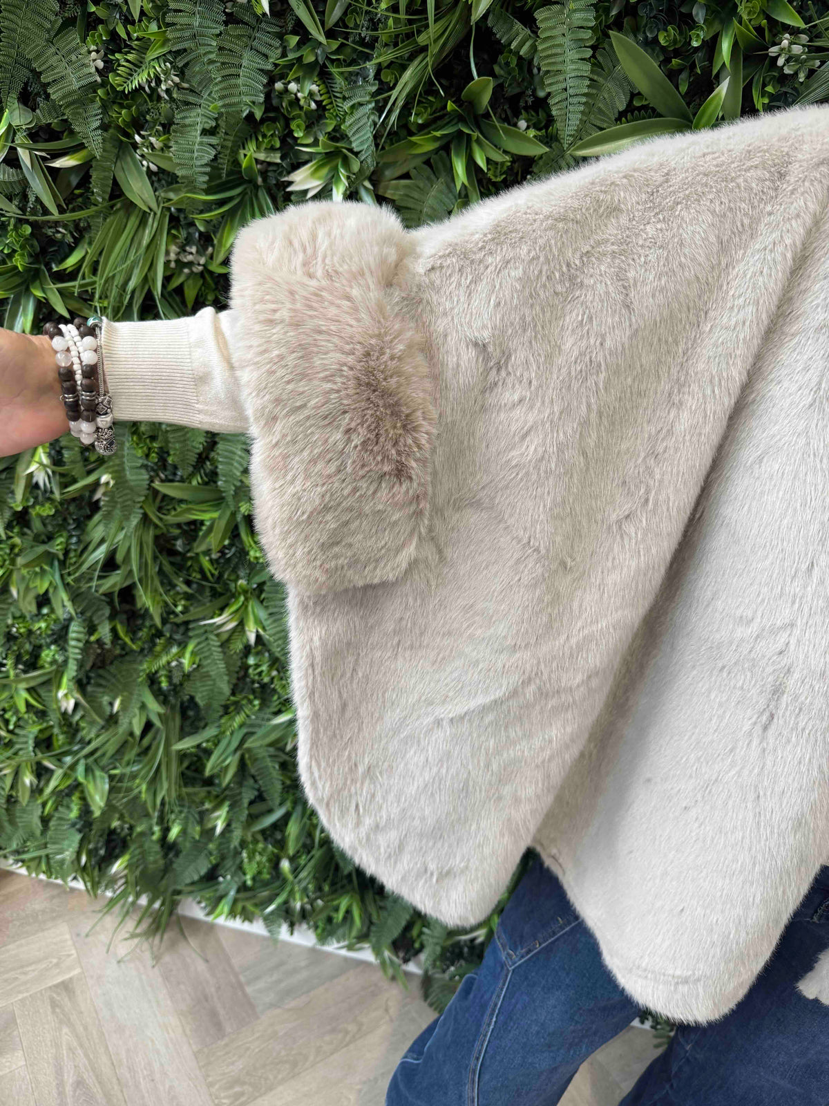 Faux fur jas korte mouwen beige