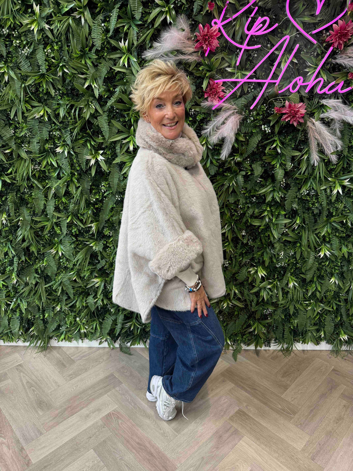 Faux fur jas korte mouwen beige