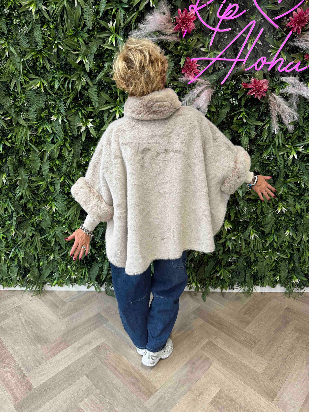 Faux fur jas korte mouwen beige