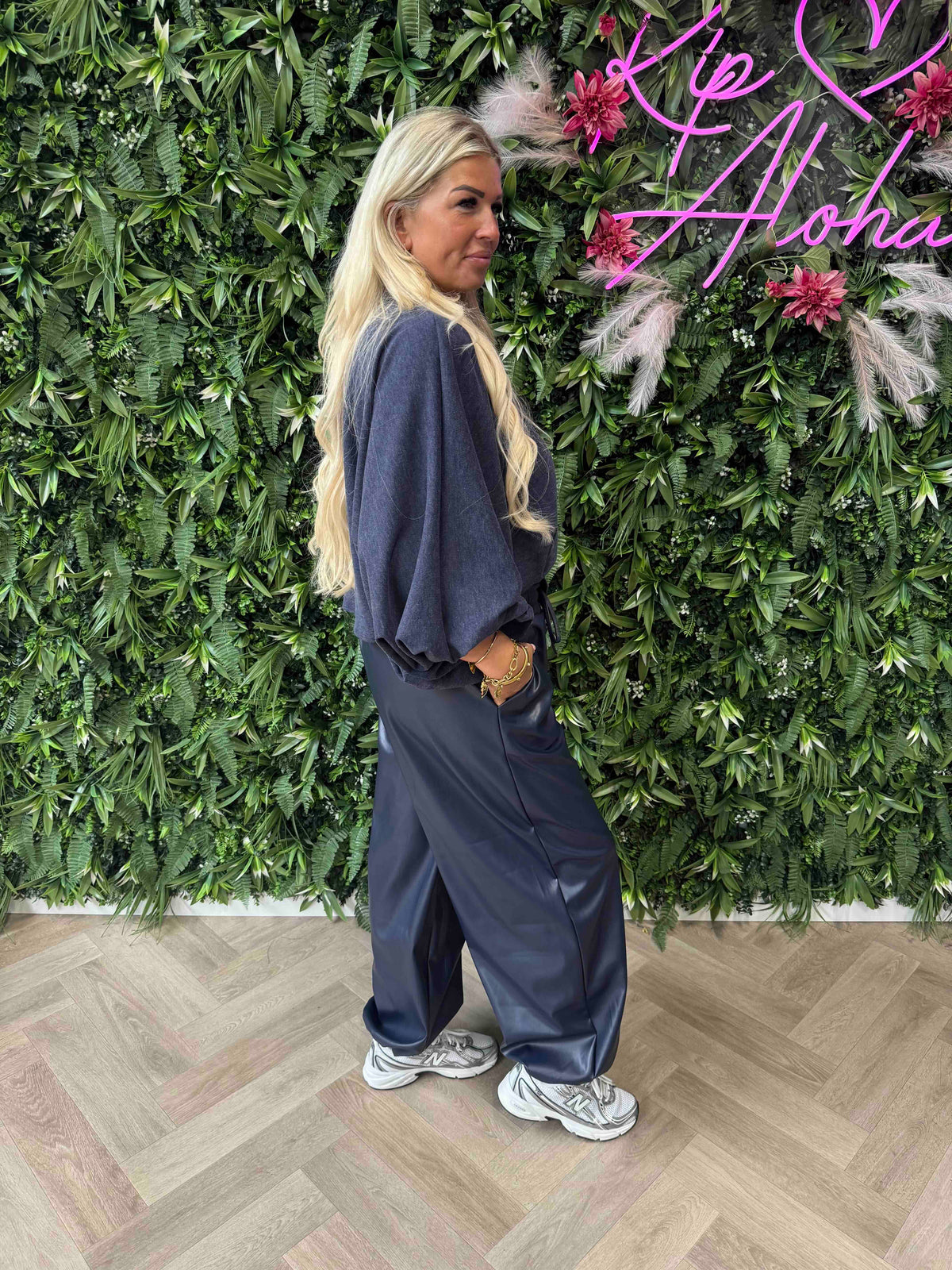 Leatherlook broek elastieken onderkant marineblauw