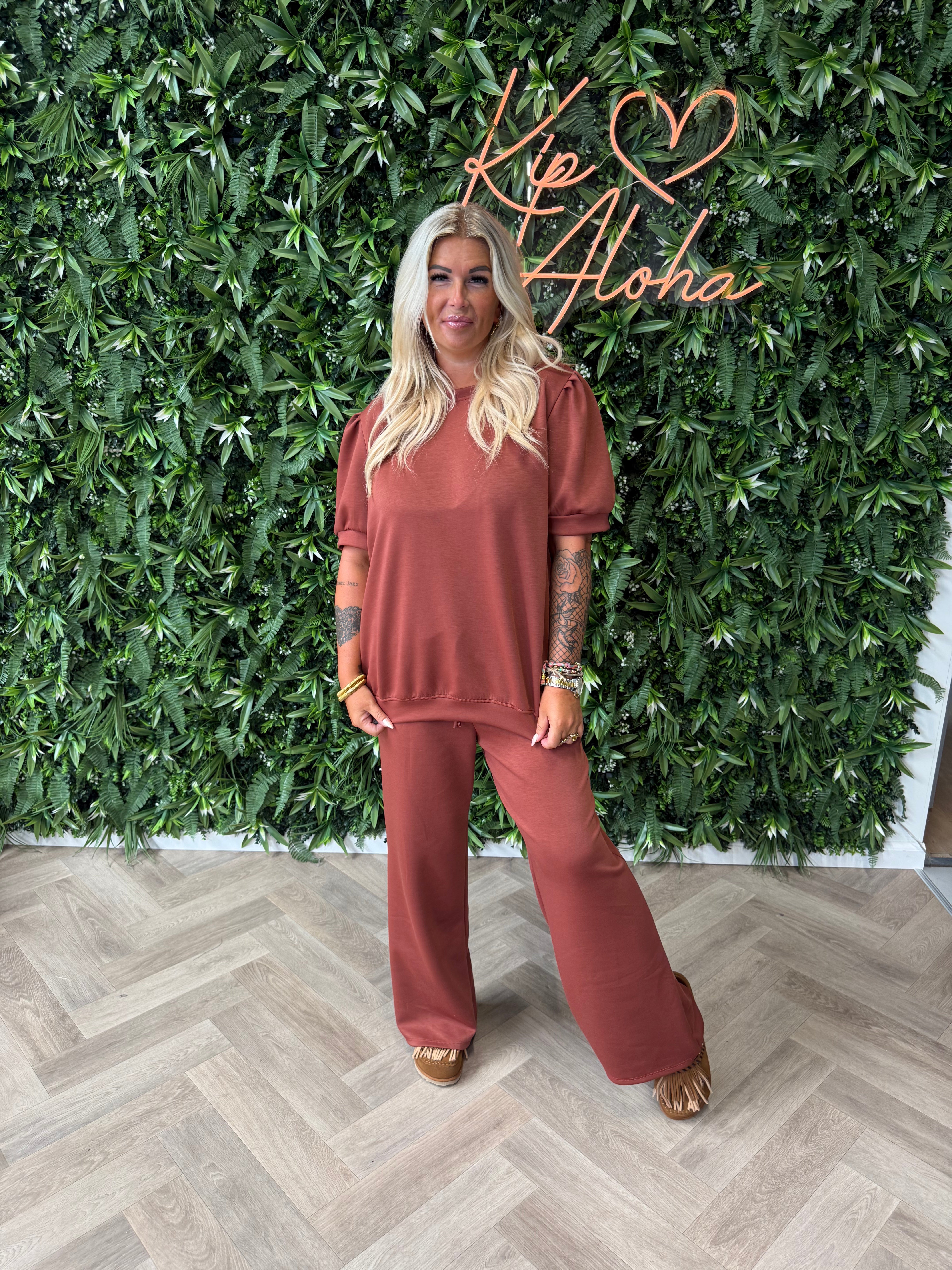 tweedelig pak sweater korte pofmouwen terracotta