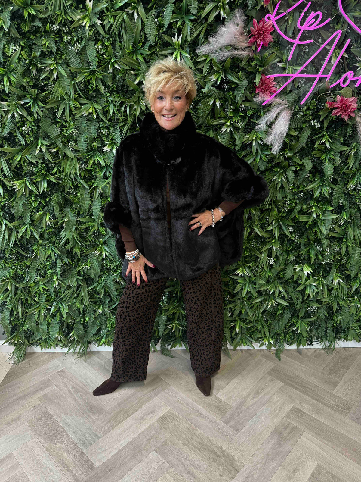 Faux fur jas korte mouwen zwart