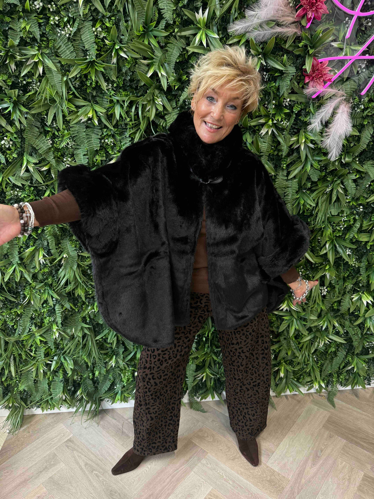 Faux fur jas korte mouwen zwart