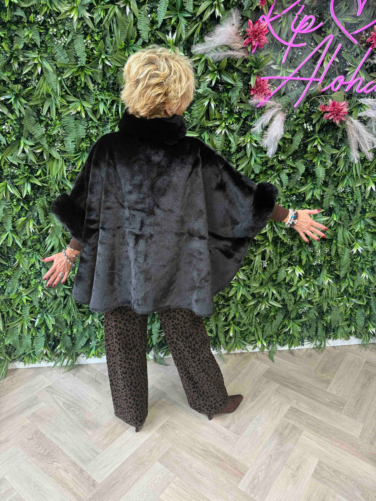 Faux fur jas korte mouwen zwart