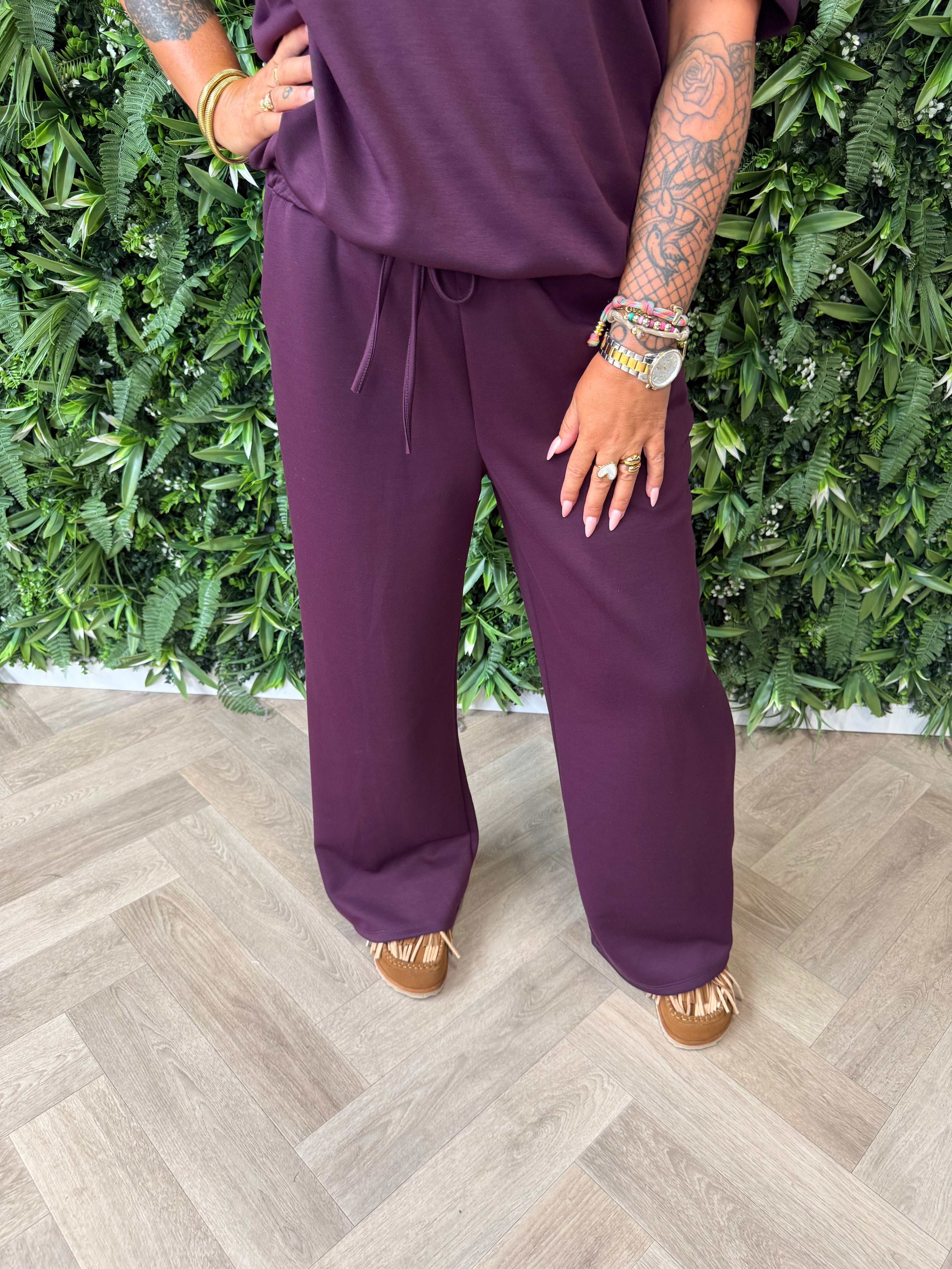 tweedelig pak sweater korte pofmouwen aubergine
