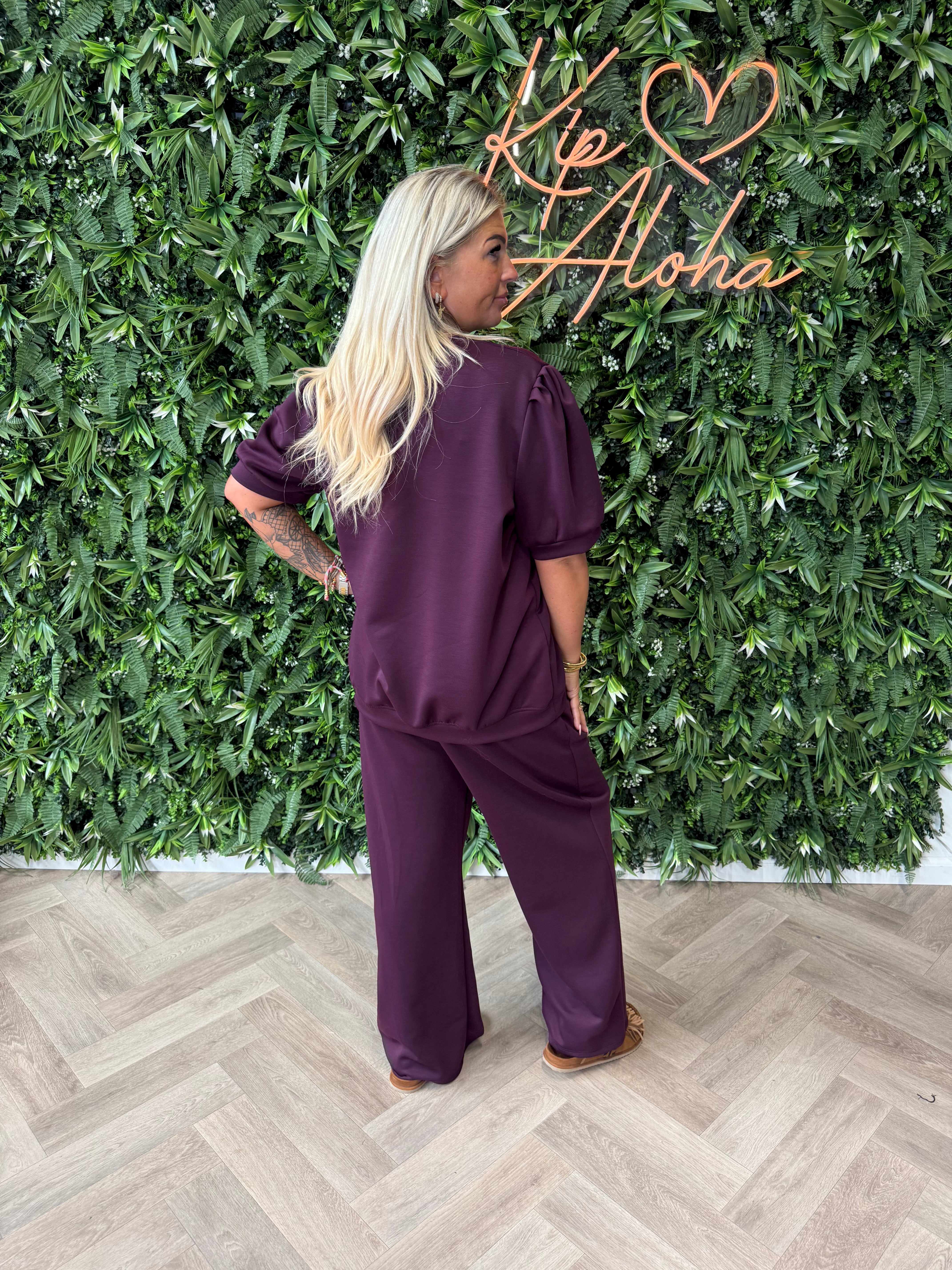 tweedelig pak sweater korte pofmouwen aubergine