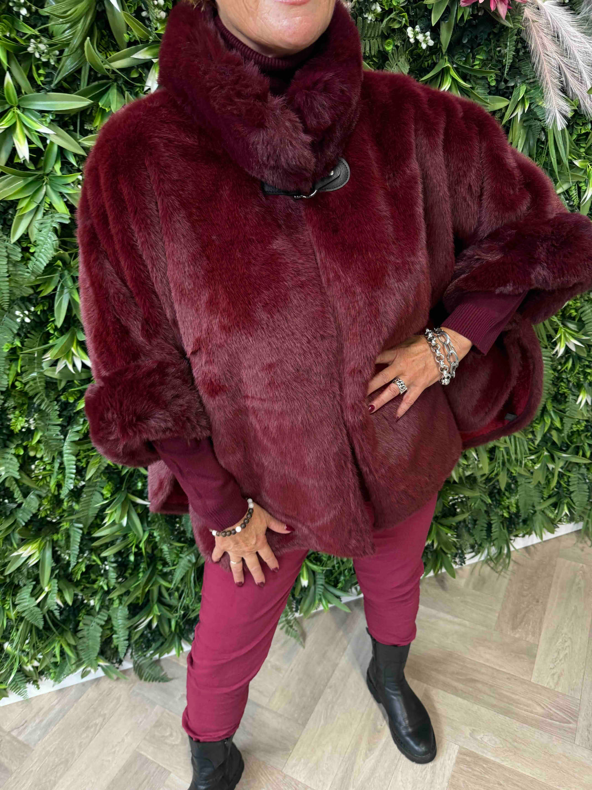 Faux fur jas korte mouwen bordeaux
