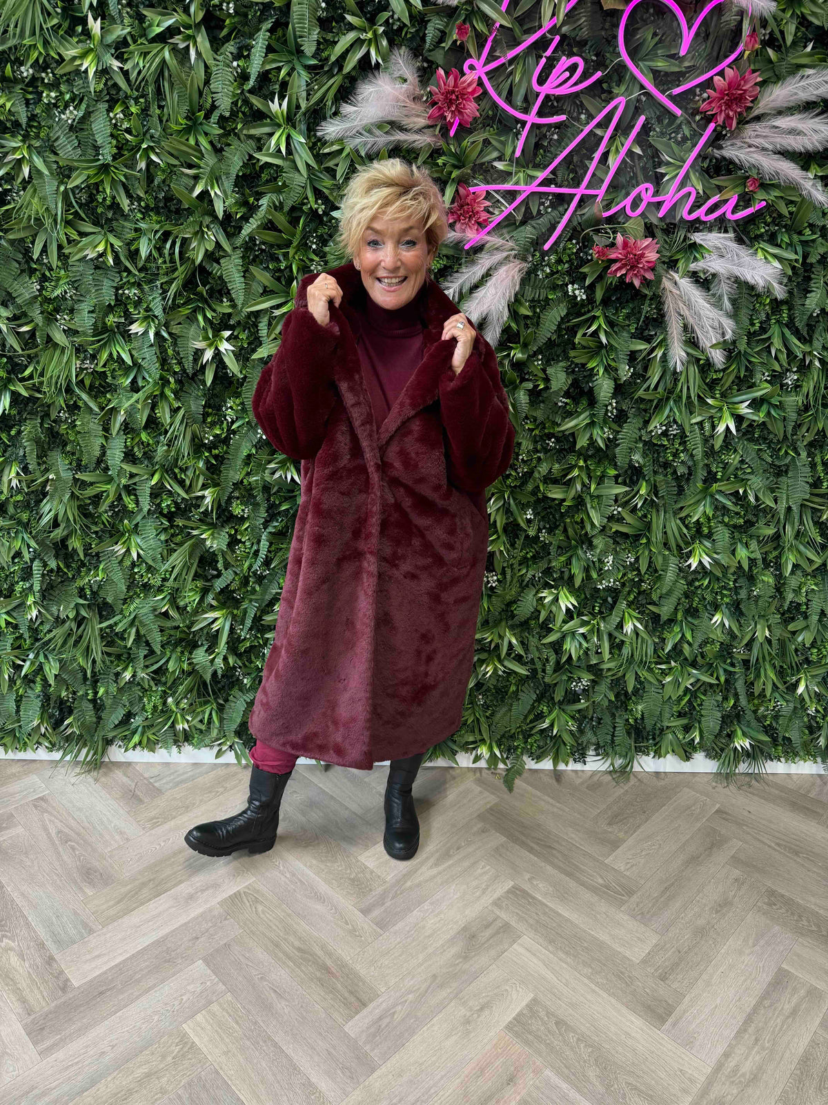 Lange faux fur mantel jas bordeaux
