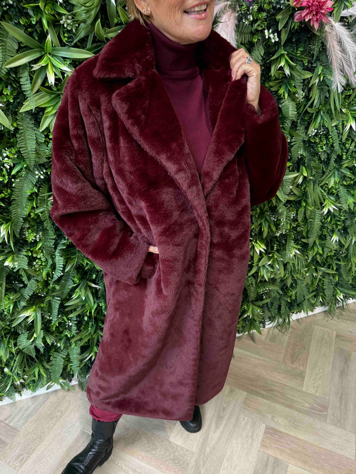 Lange faux fur mantel jas bordeaux