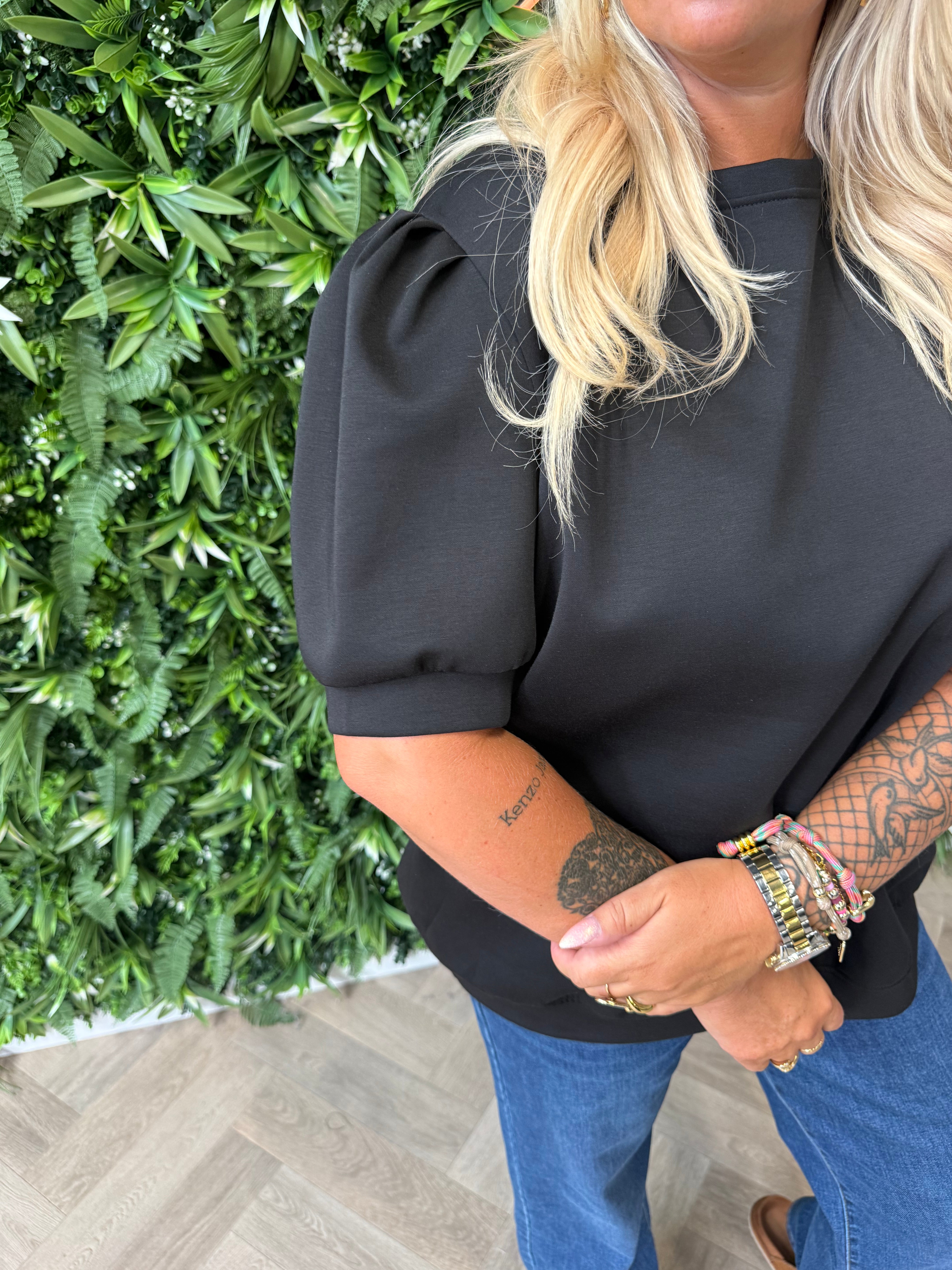 Sweater korte pofmouwen zwart