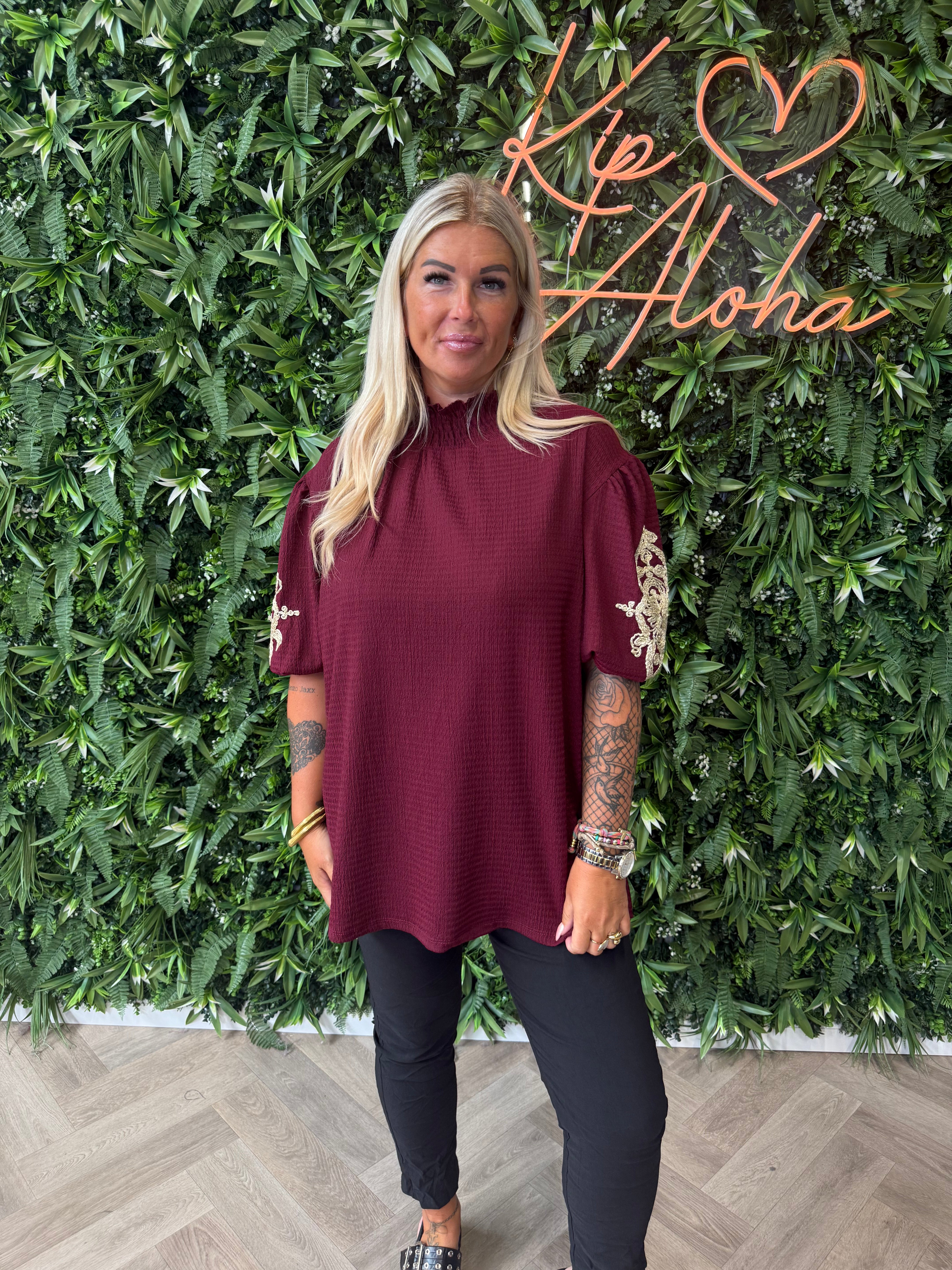 Crepe top korte pofmouwen bordeaux