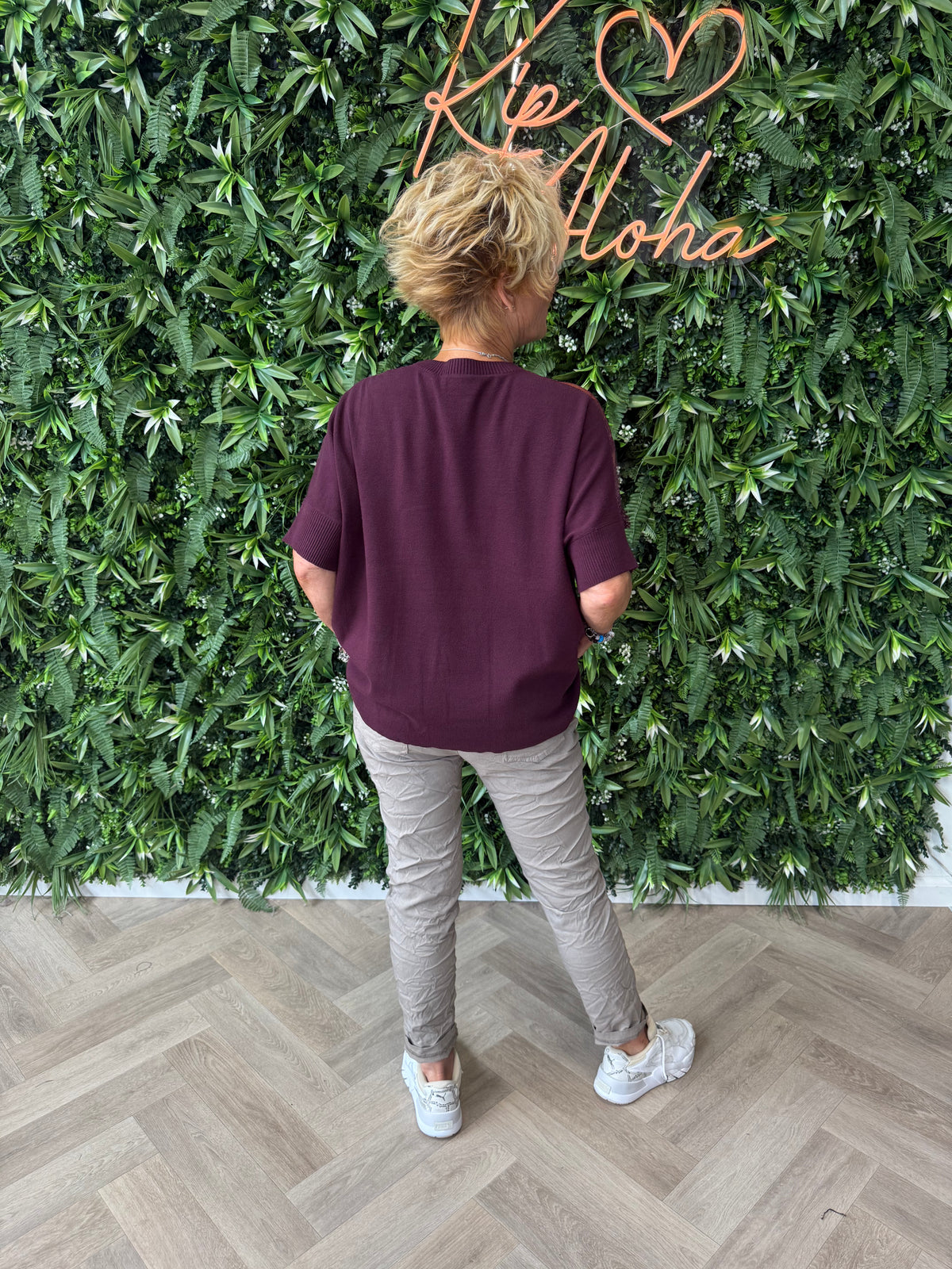 Fijn gebreide trui broderie hals bordeaux