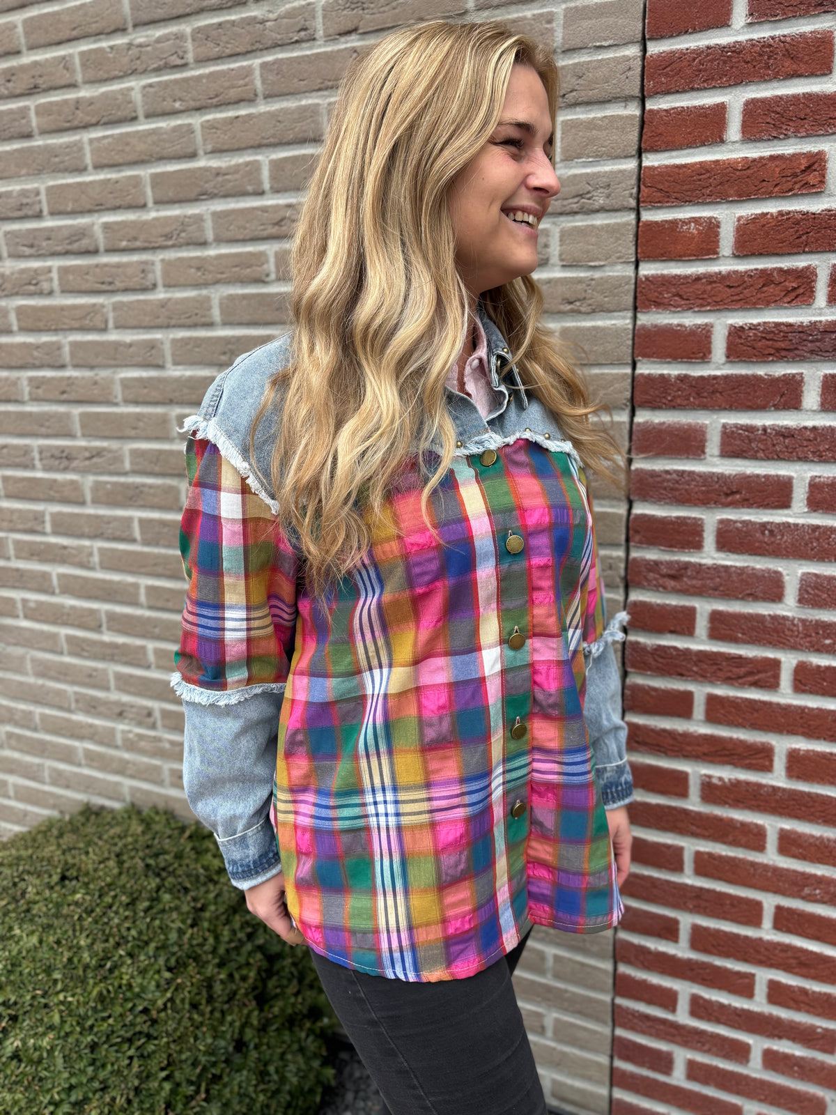 Lange spijkerjas met studs en multicolour roze/geel