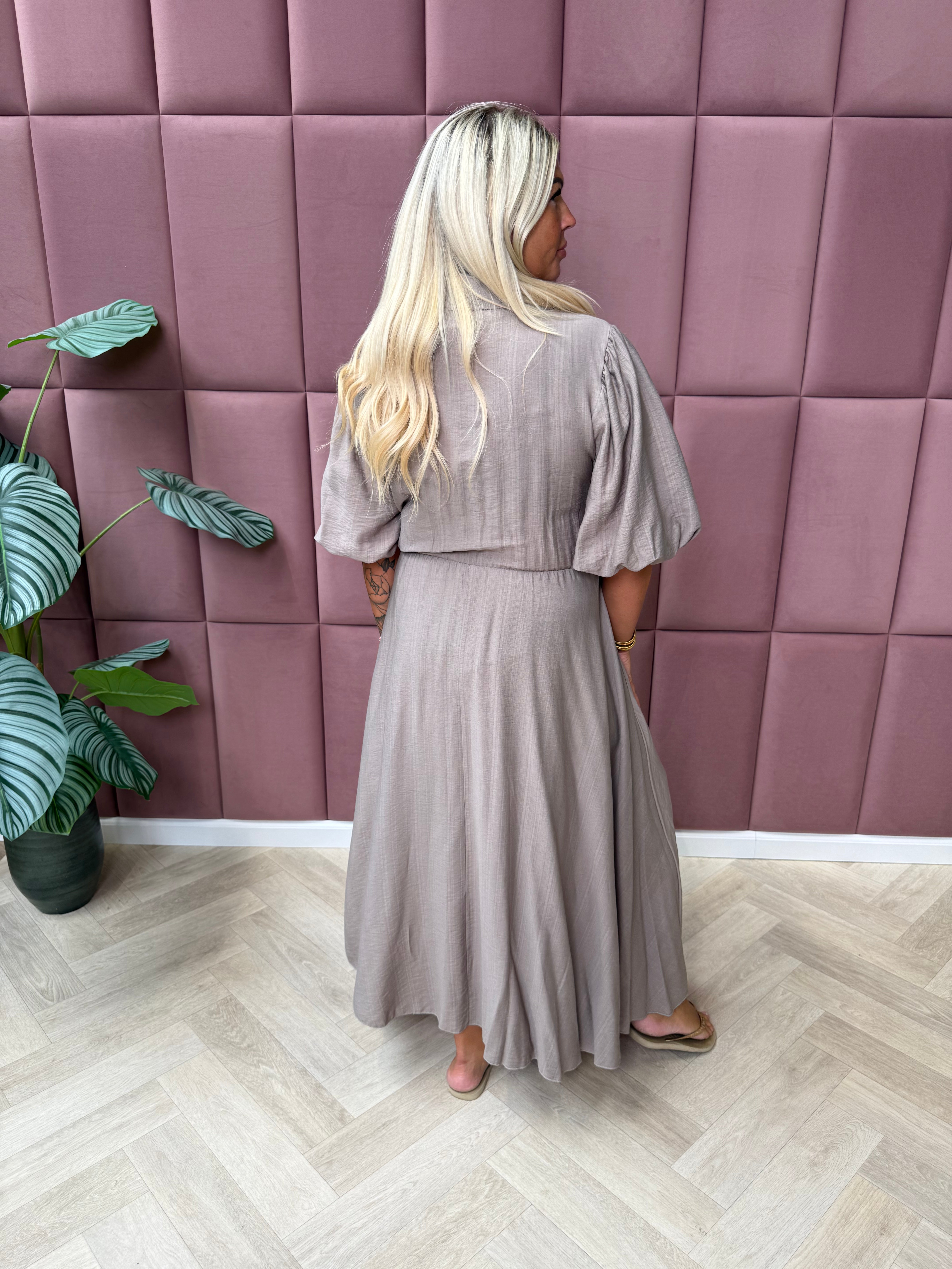 Lange overslag jurk korte pofmouwen taupe