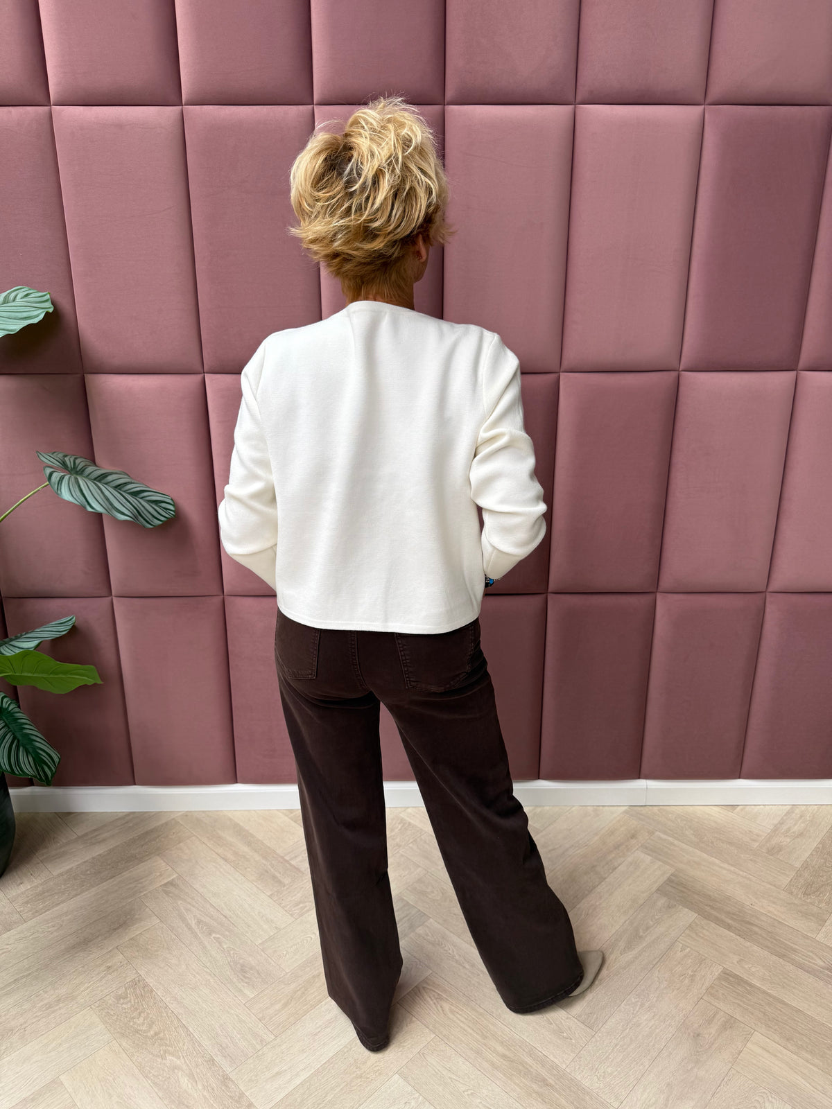 Kort jasje gouden knopen roomwit