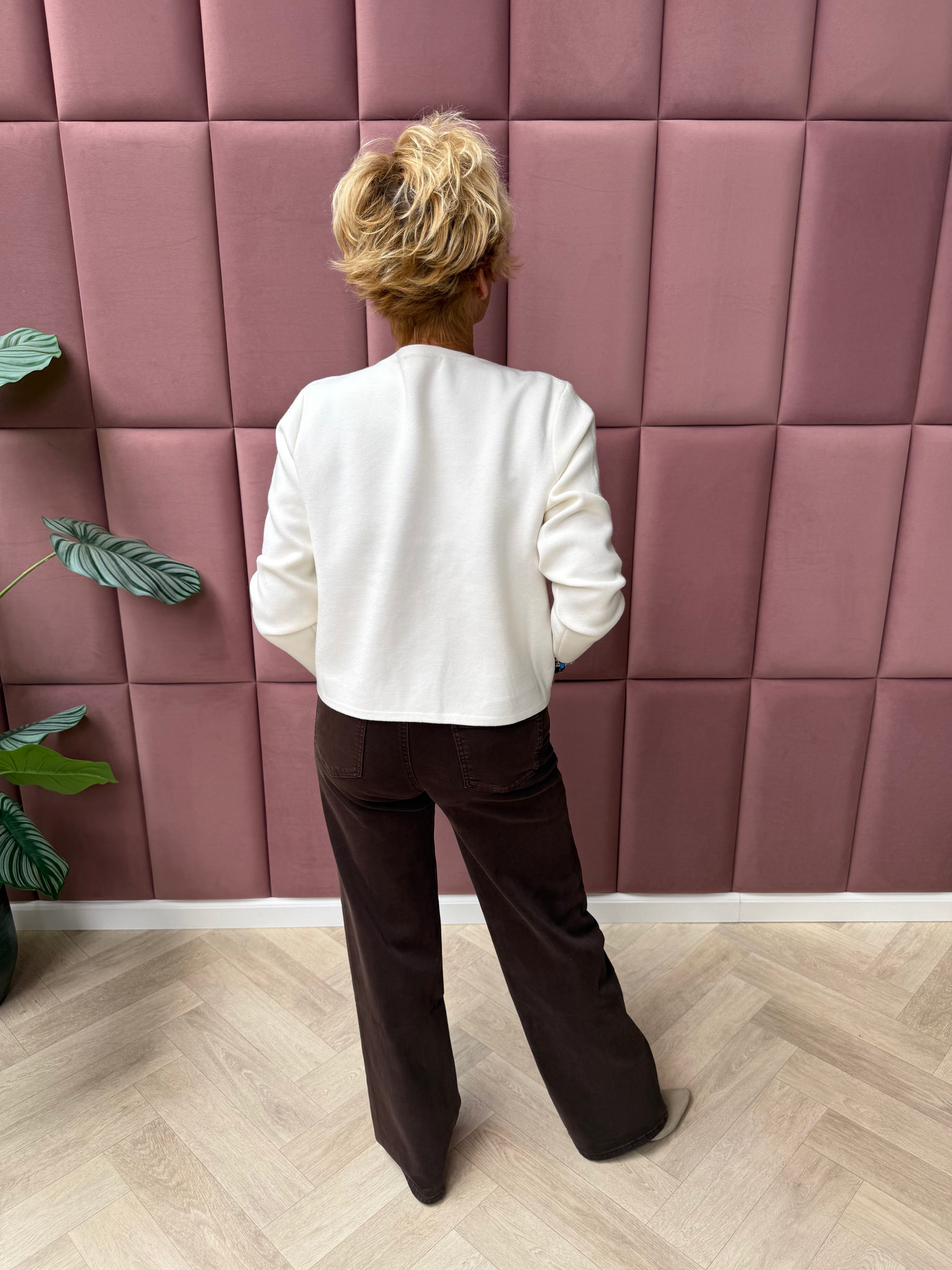 Kort jasje gouden knopen roomwit