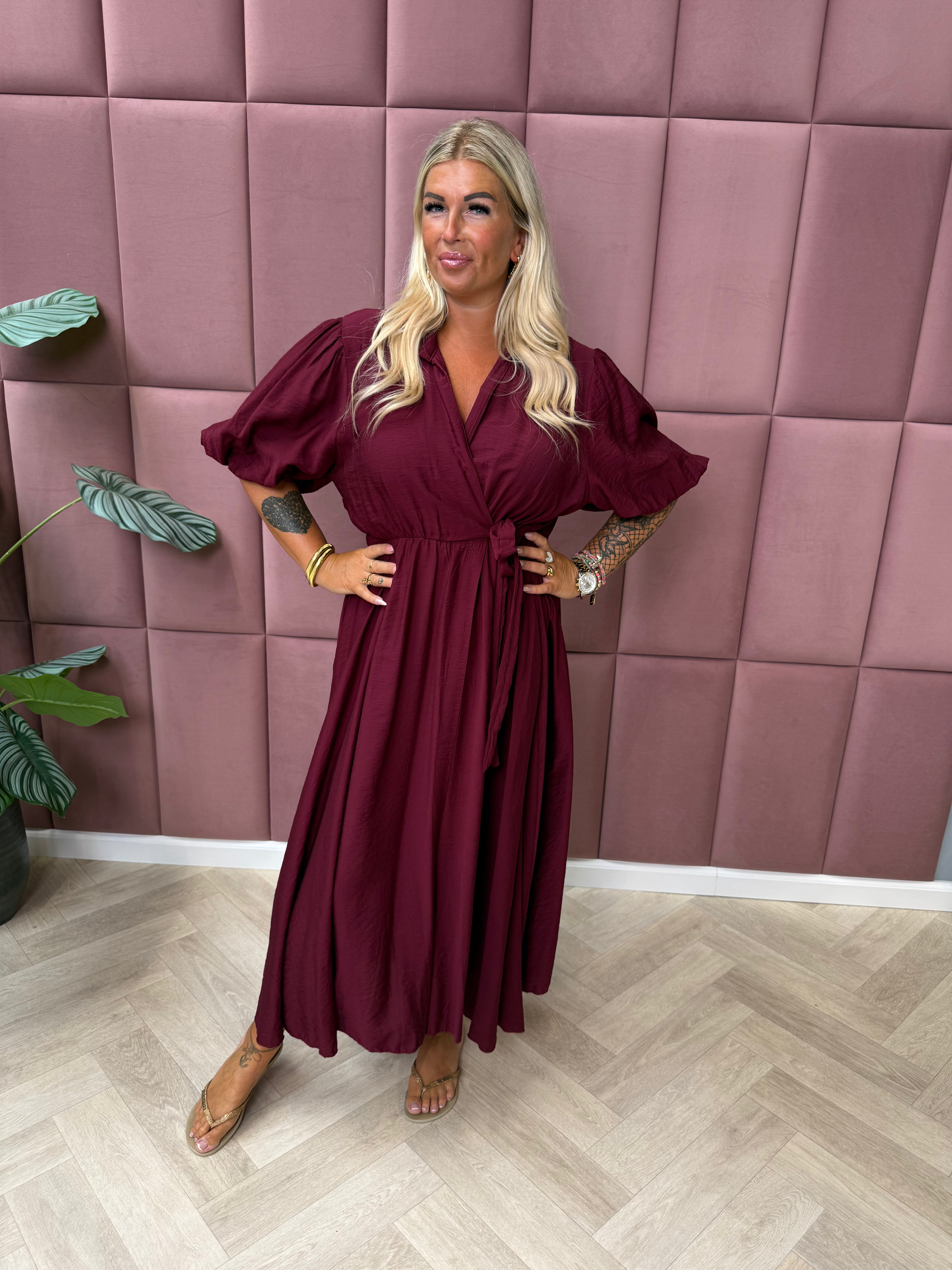 Lange overslag jurk korte pofmouwen bordeaux