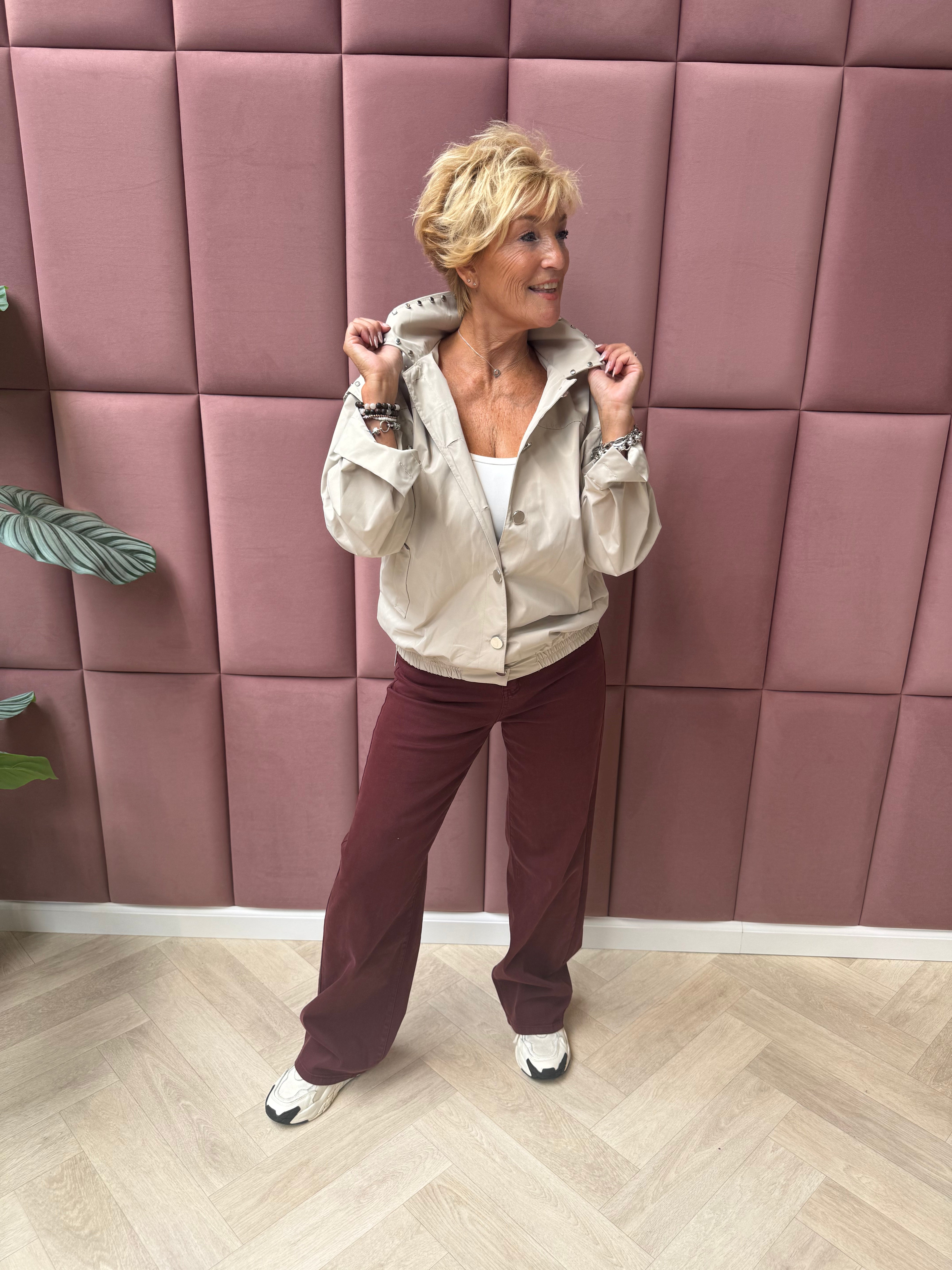 Jasje met studs beige
