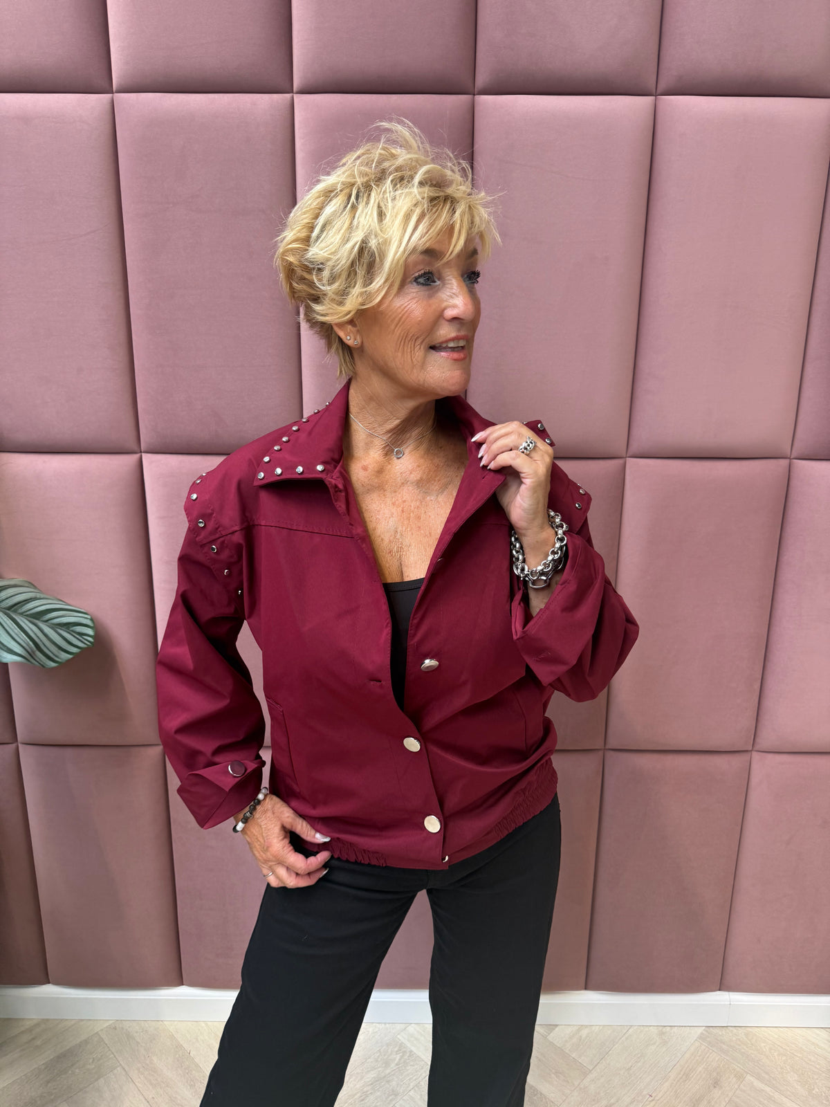 Jasje met studs bordeaux