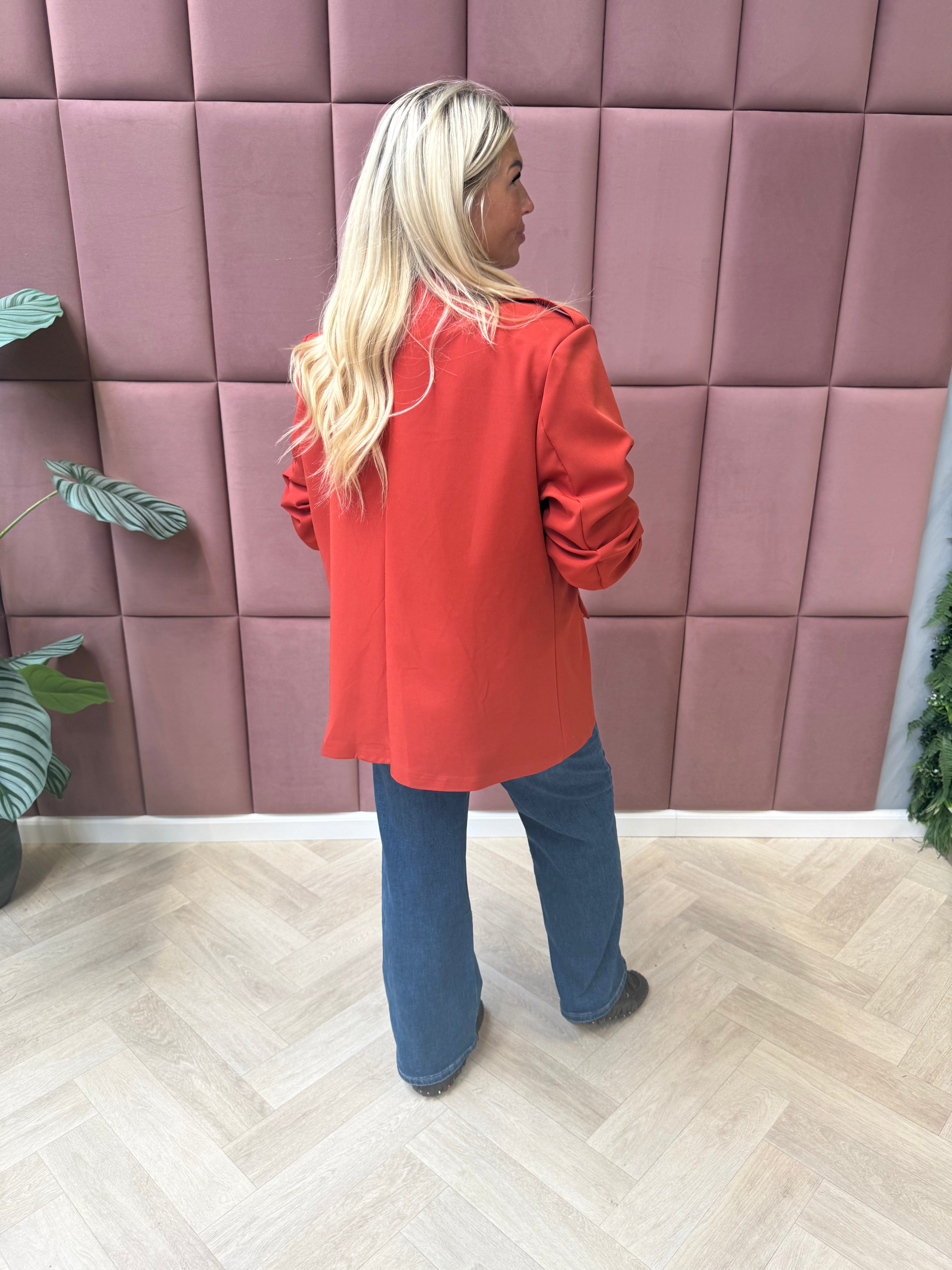 Blazer ophaalmouwen sierknopen koraalrood