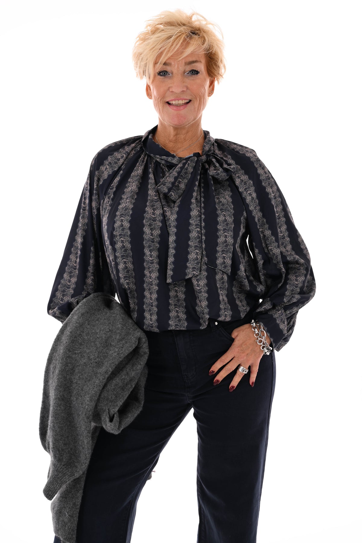 Silky blouse met strik kant detail marineblauw