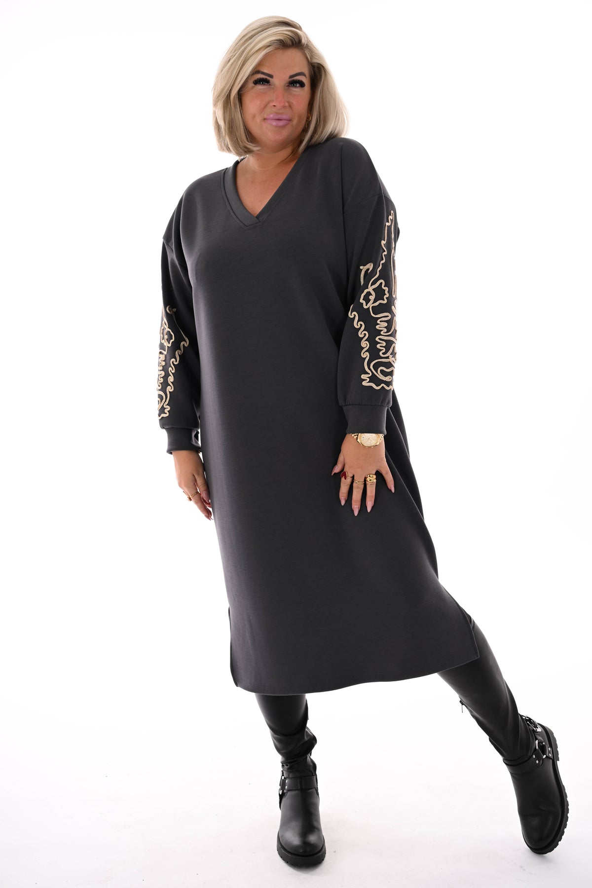 Sweaterdress gouden borduursels antraciet