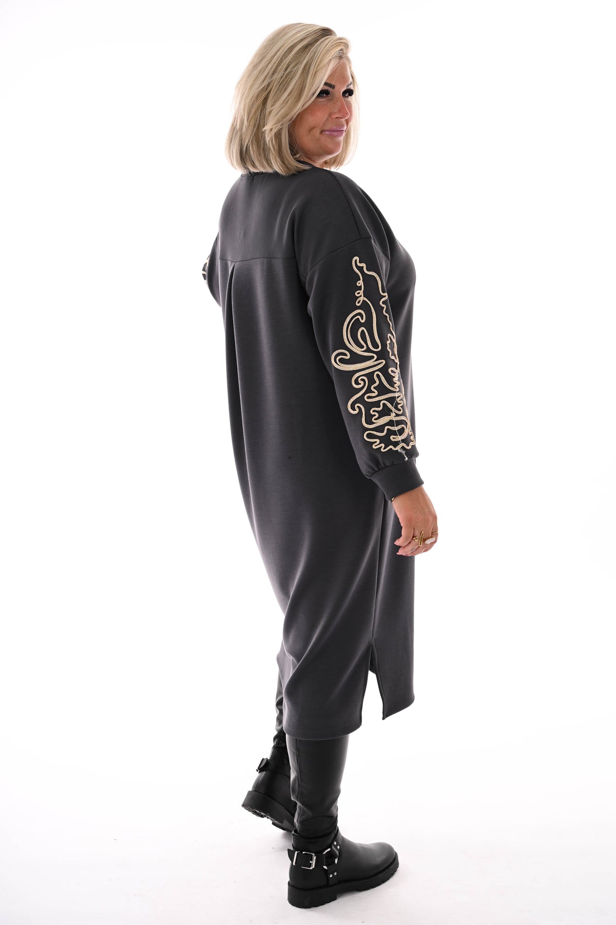 Sweaterdress gouden borduursels antraciet