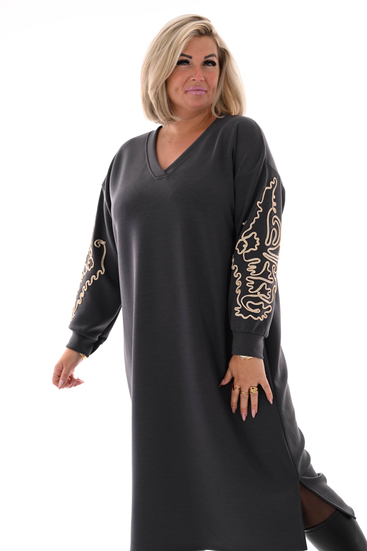 Sweaterdress gouden borduursels antraciet