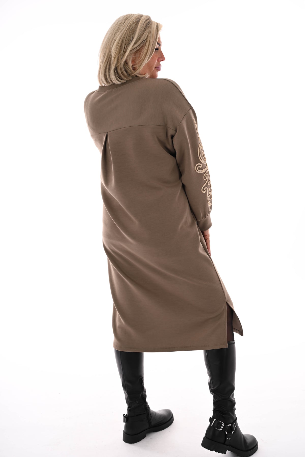 Sweaterdress gouden borduursels lichtbruin