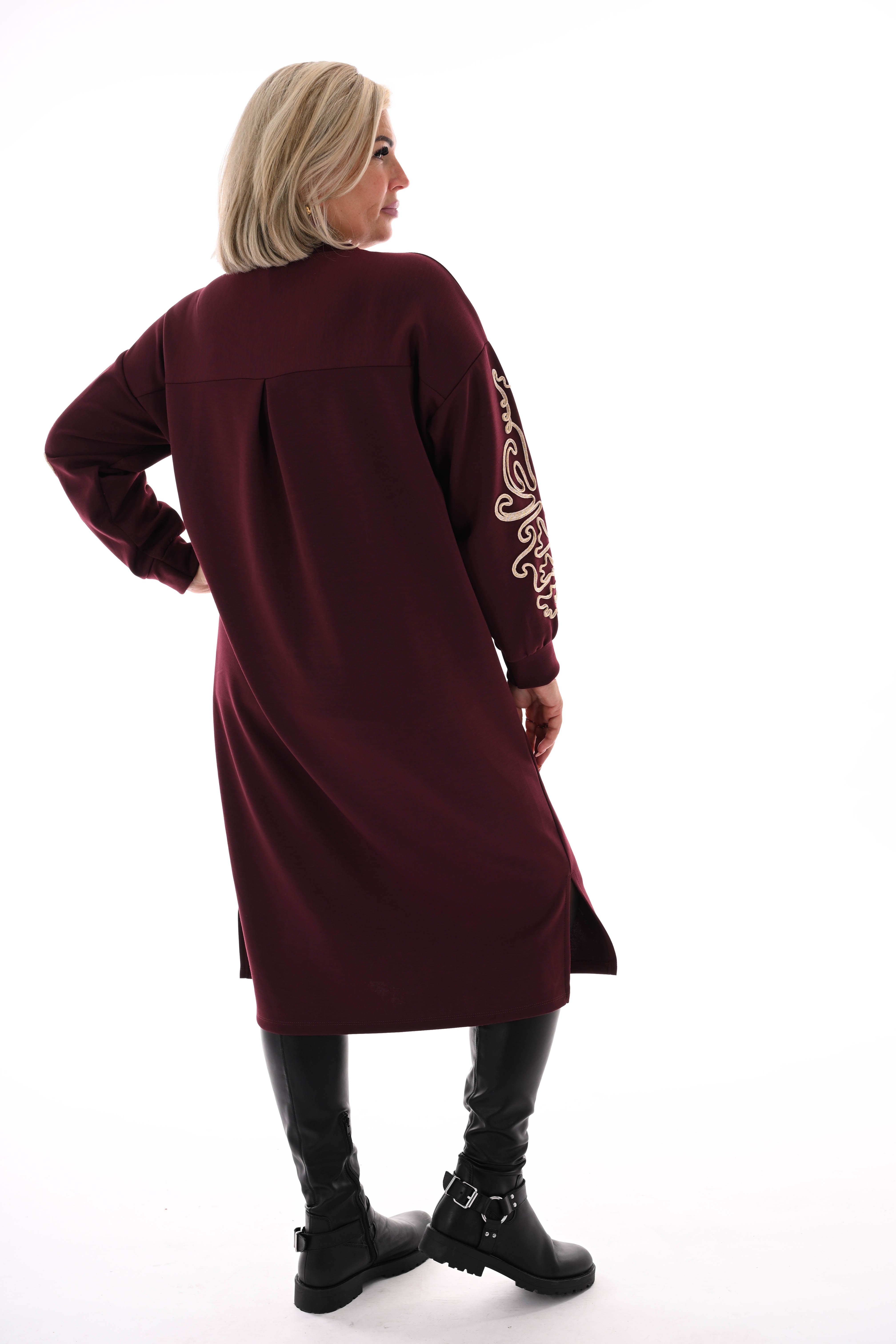 Sweaterdress gouden borduursels aubergine