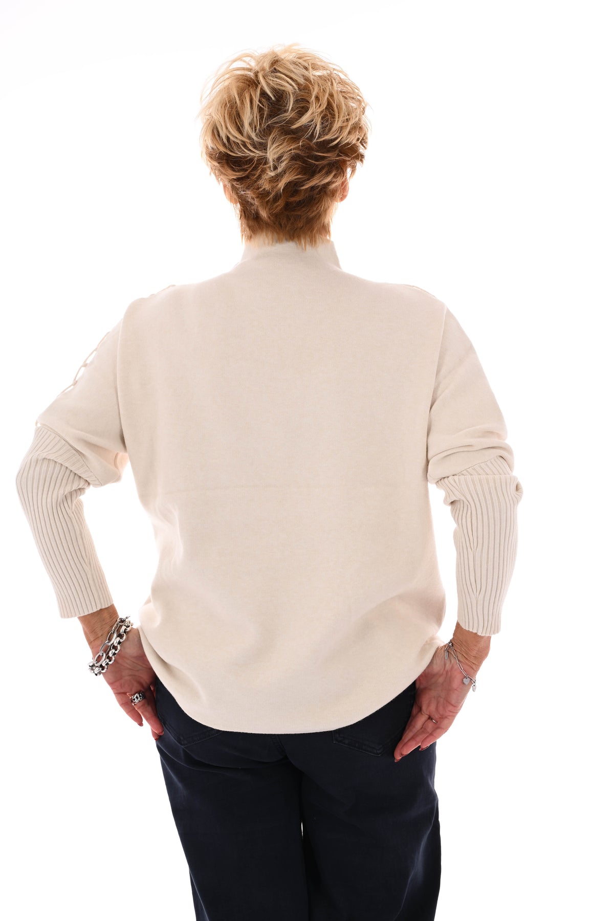 Top turtle neck met schouderdetail creme