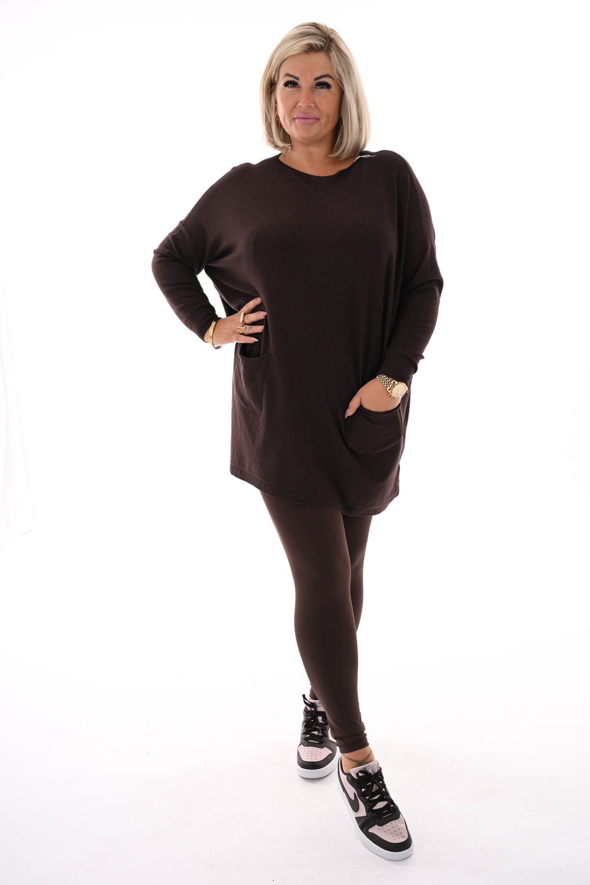 Trui met zakken en knoopjes donkerbruin