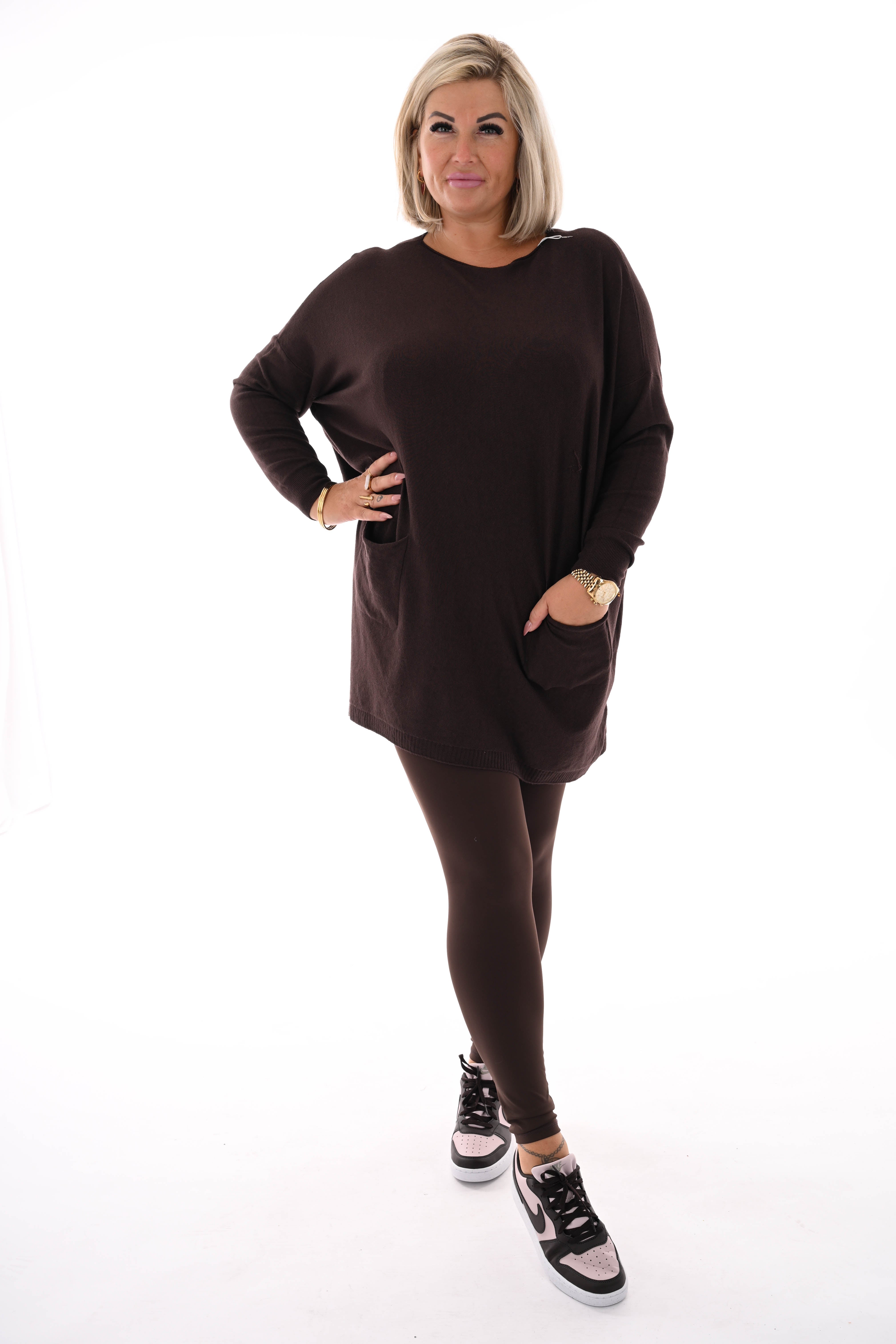 Trui met zakken en knoopjes donkerbruin