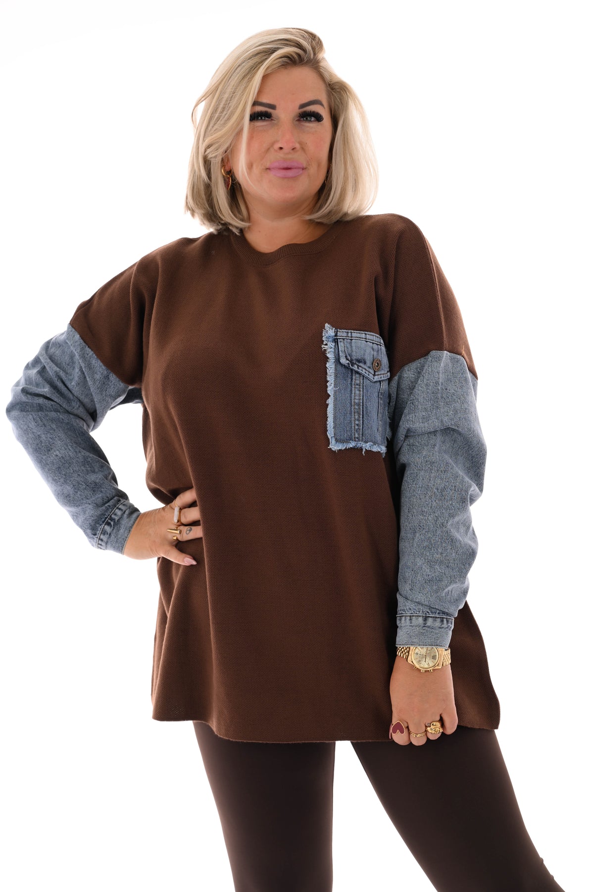 Gebreide trui met jeans bruin