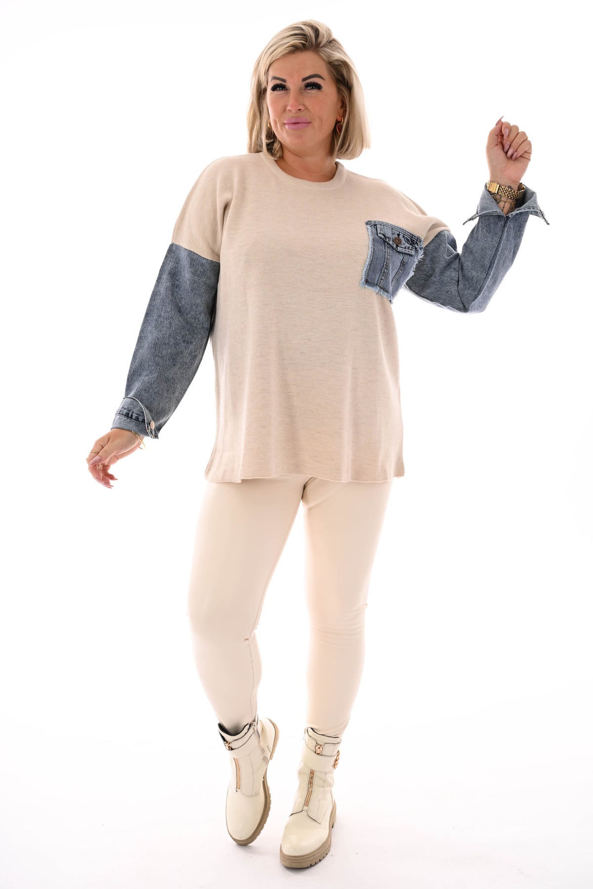 Gebreide trui met jeans beige