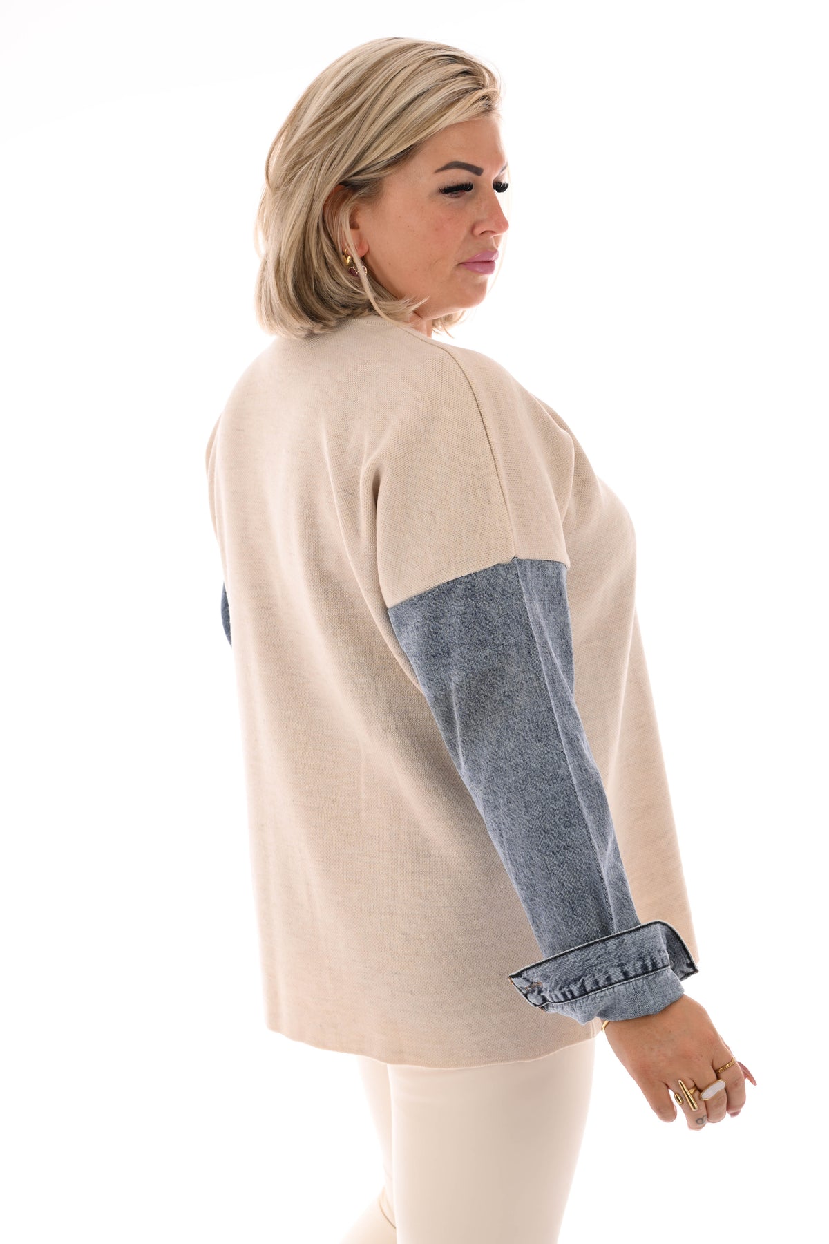 Gebreide trui met jeans beige