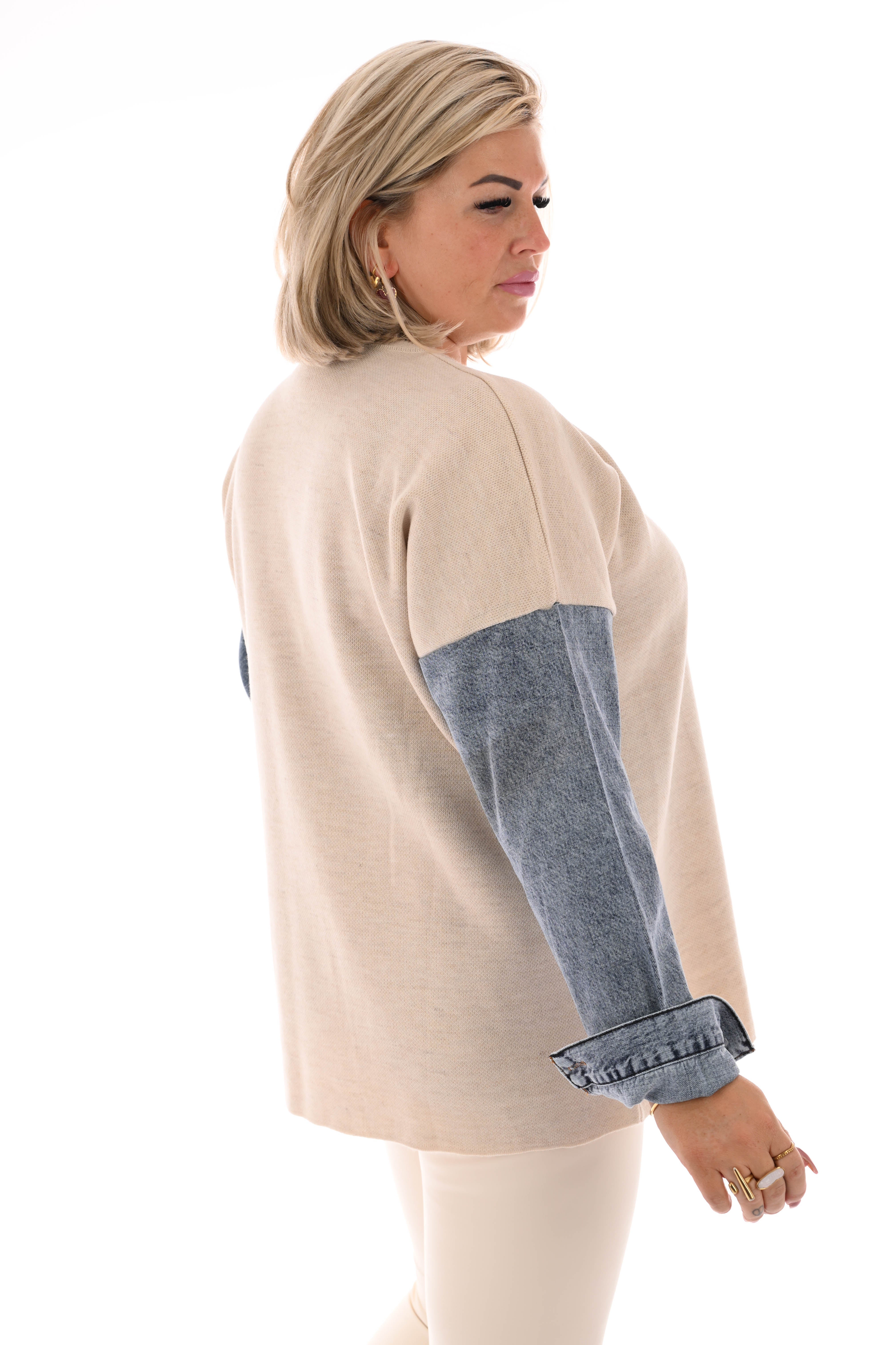 Gebreide trui met jeans beige