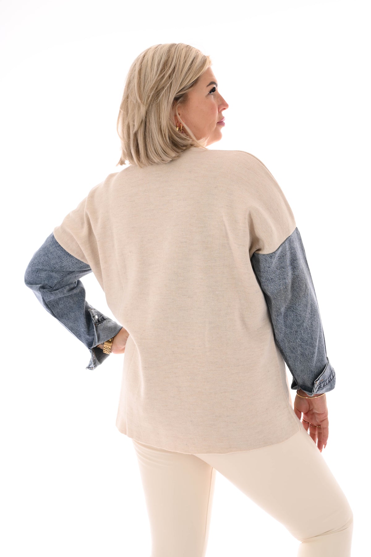 Gebreide trui met jeans beige
