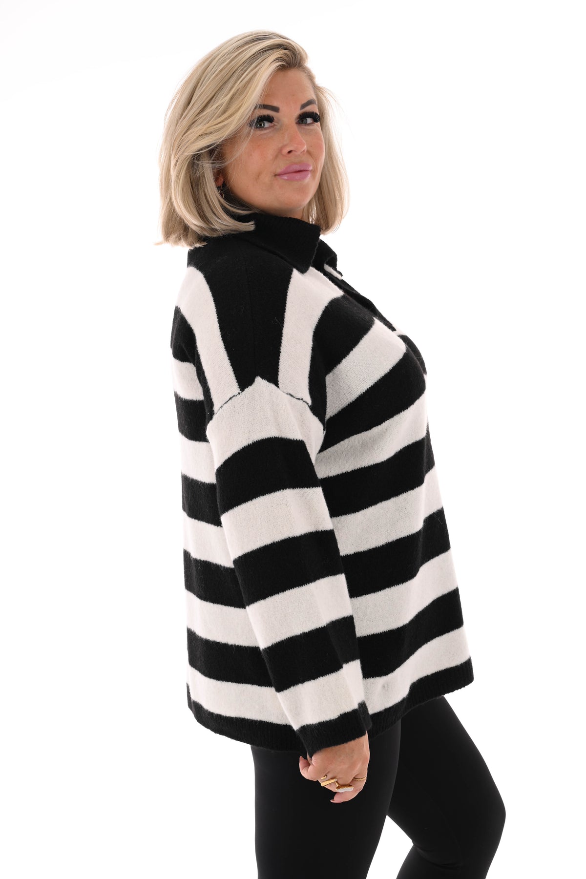 Fijn gebreide trui met kraag strepen zwart/roomwit