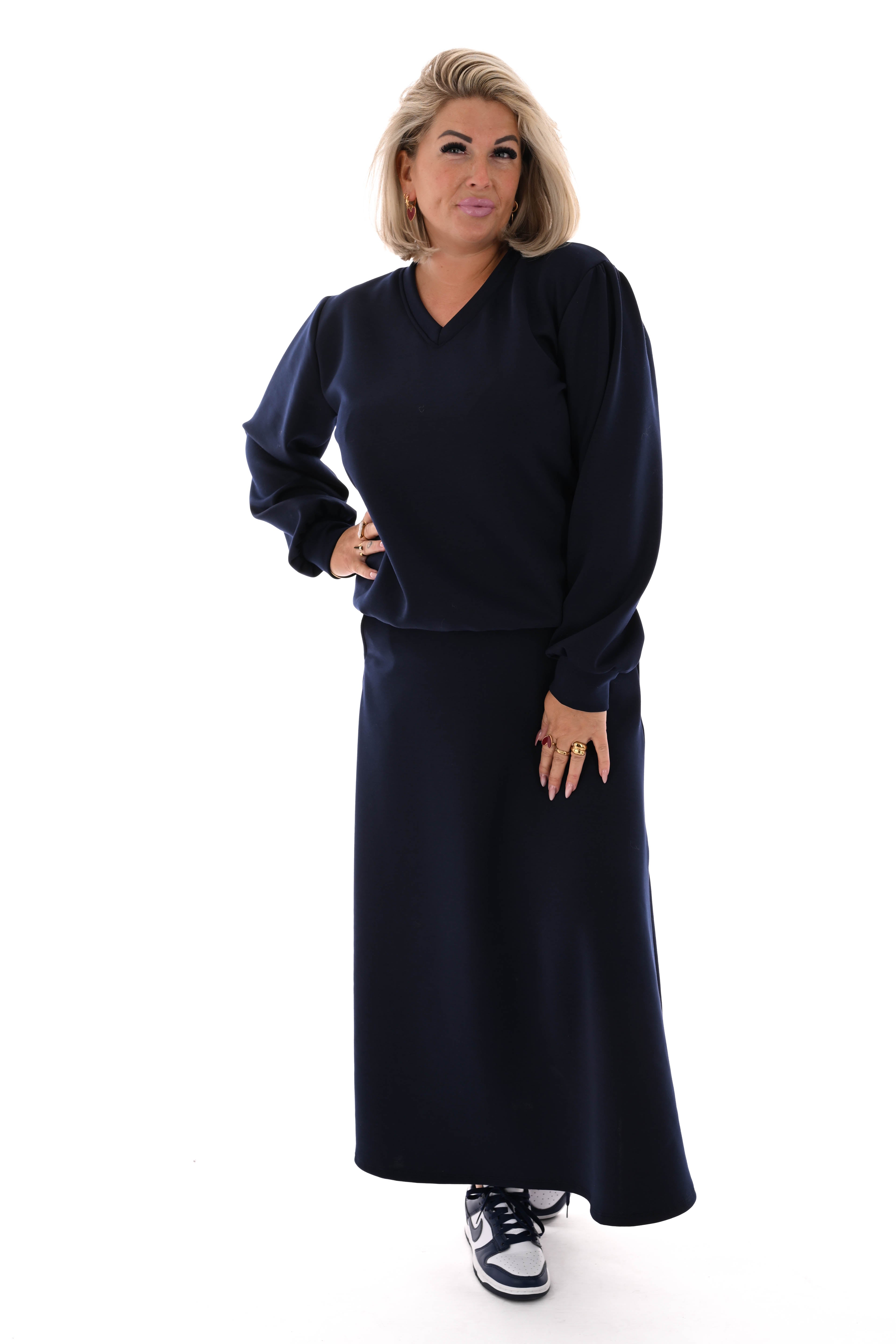 Tweedelig set sweater en rok marineblauw