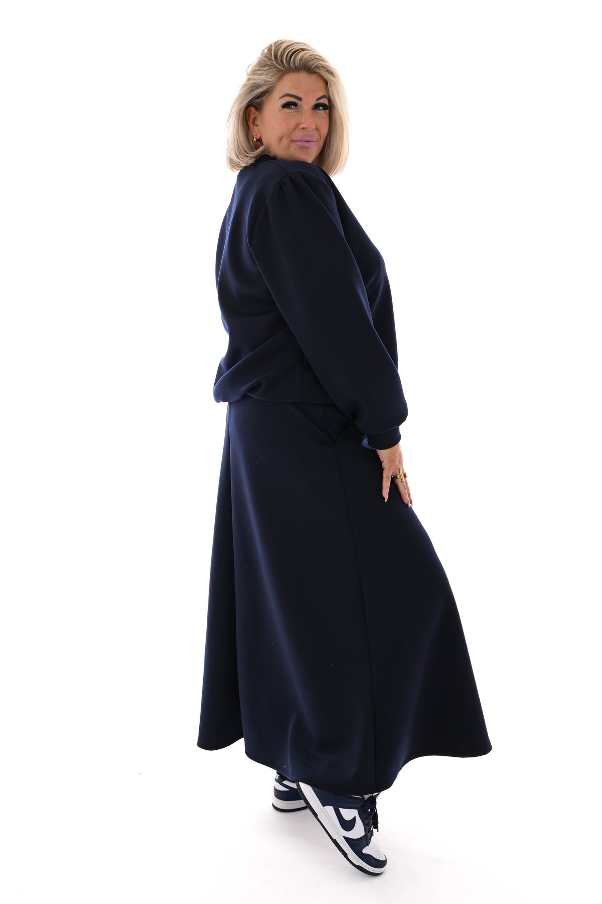Tweedelig set sweater en rok marineblauw
