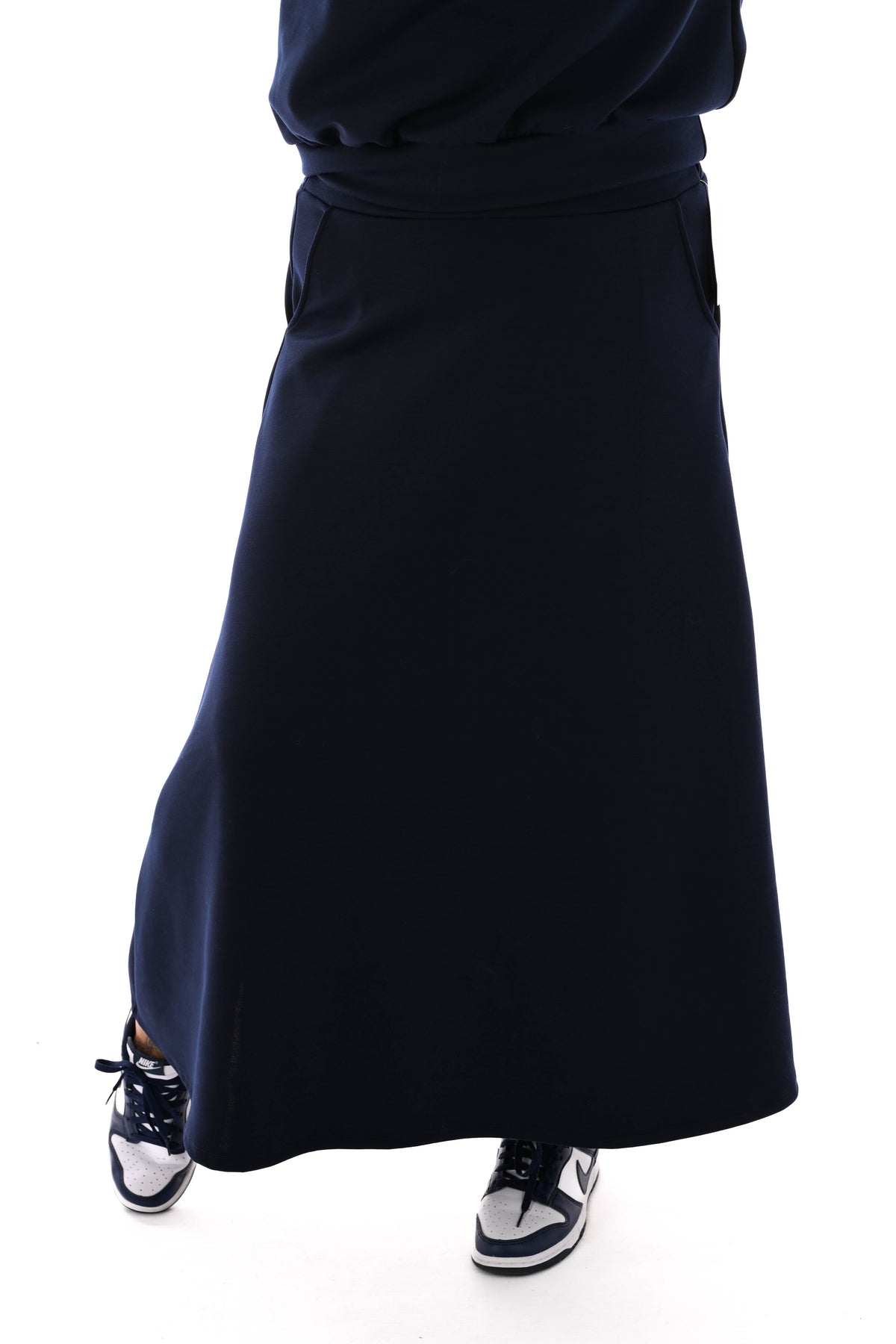 Tweedelig set sweater en rok marineblauw