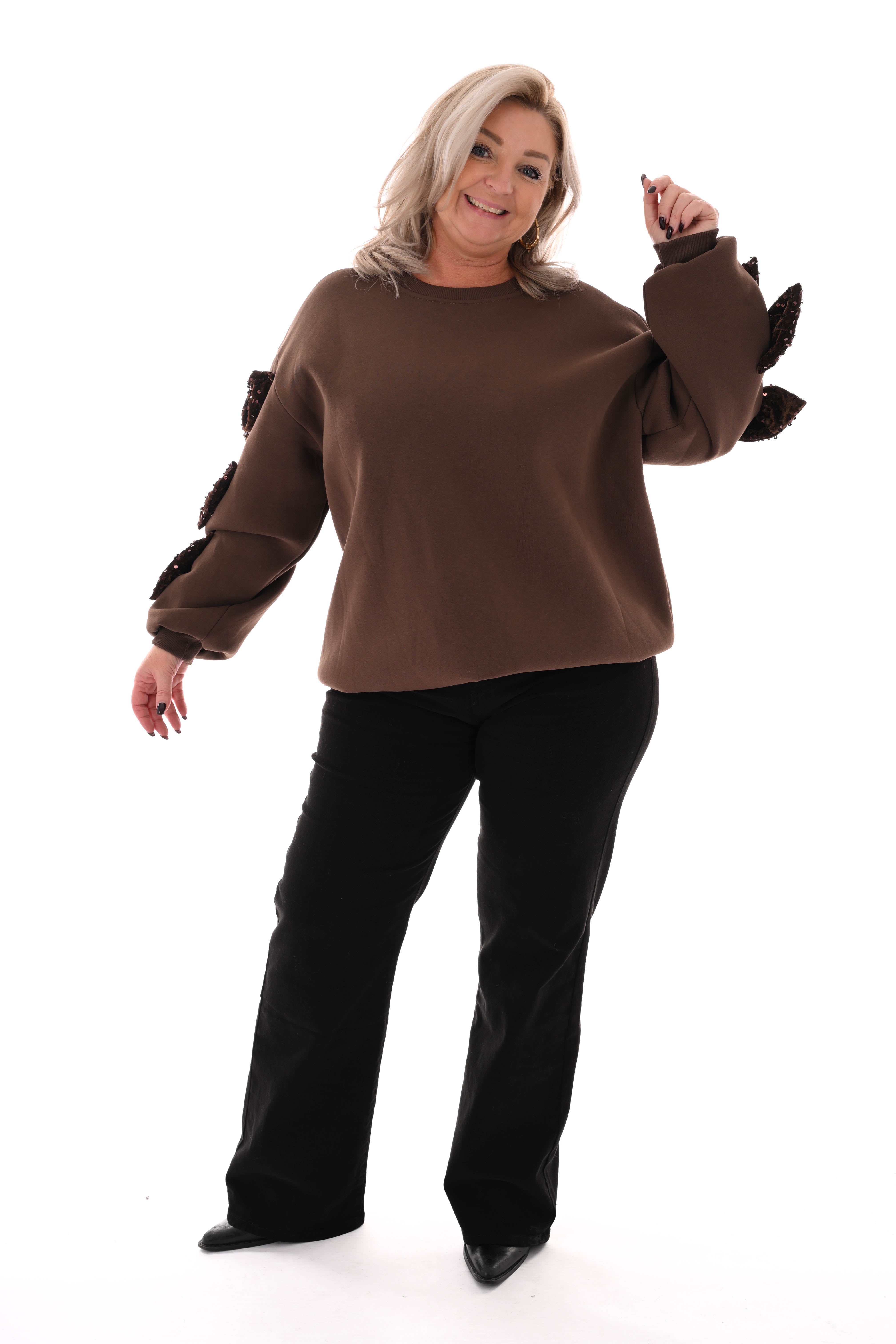 Sweater strikken met pailletten bruin