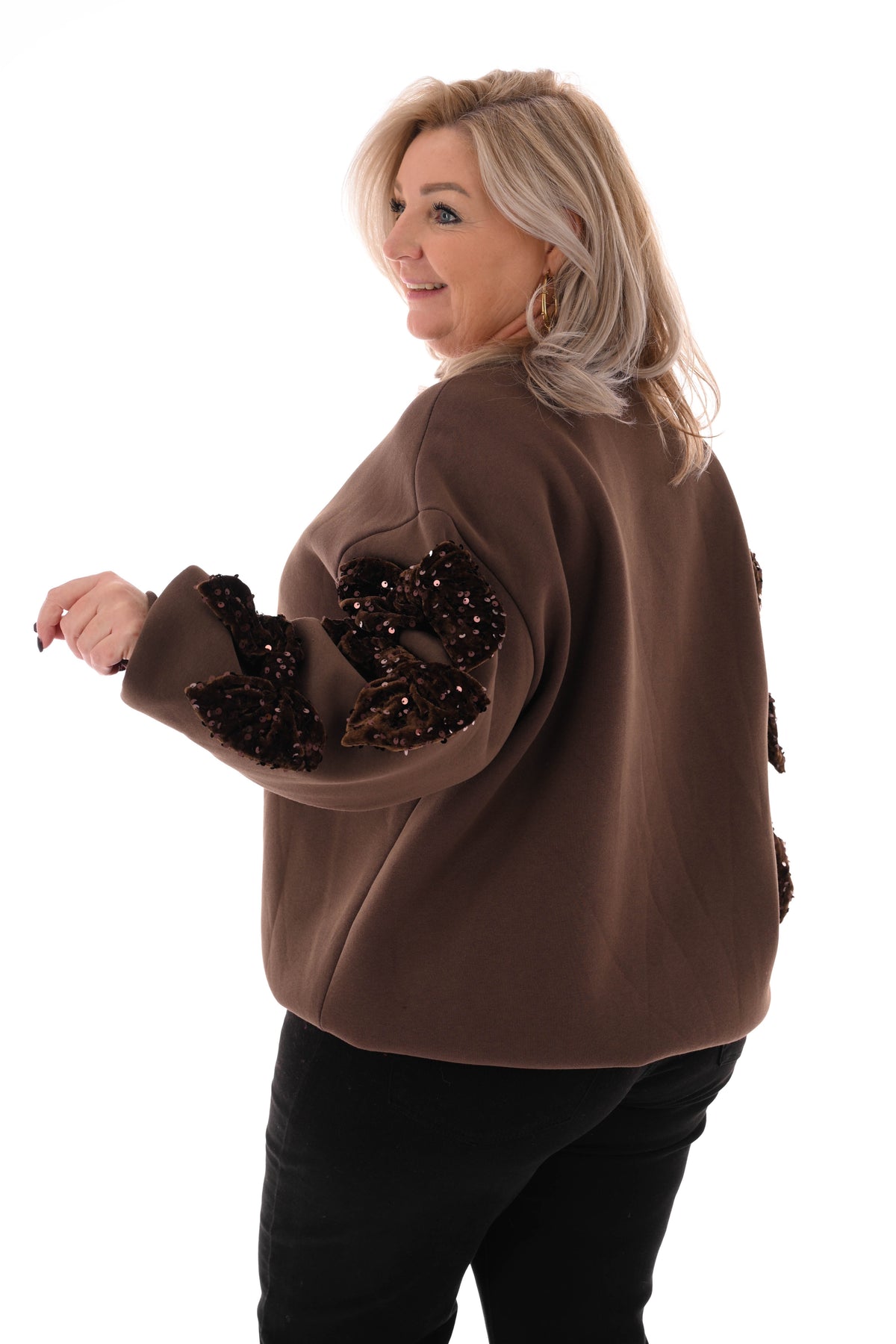 Sweater strikken met pailletten bruin