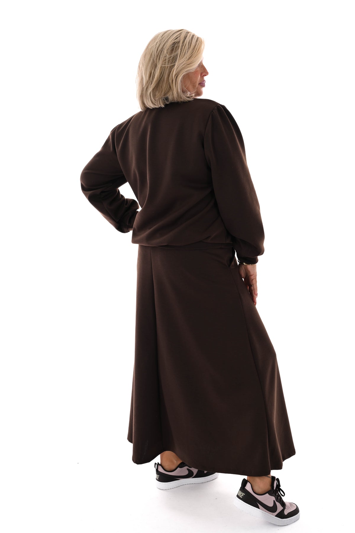 Tweedelig set sweater en rok donkerbruin