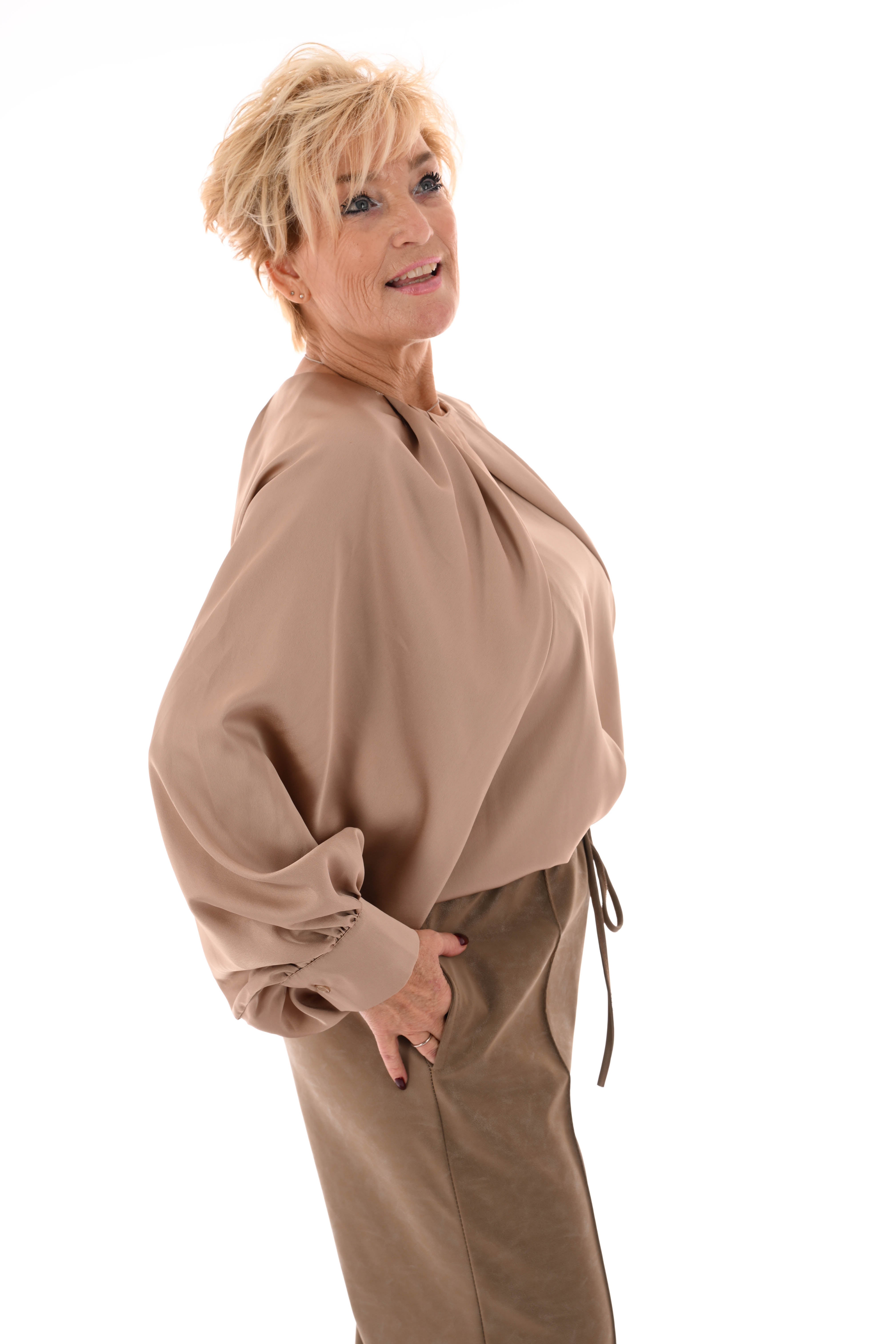 Silky blouse met pofmouwen beige